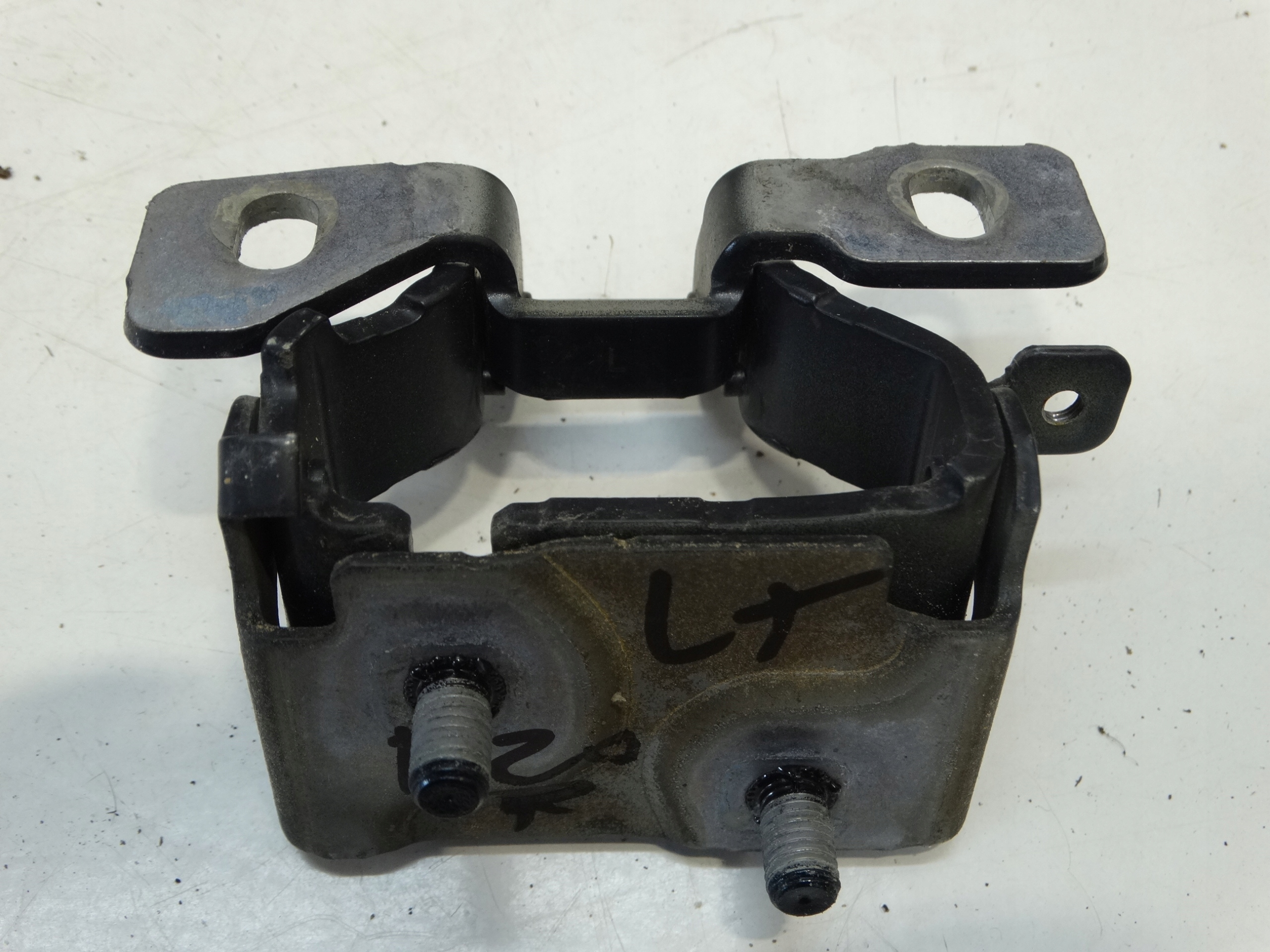 hinge bonnet boot left BMW 1 F20 2013R. 7239875
