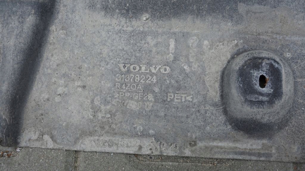 VOLVO V40 CC - cover chassis left right