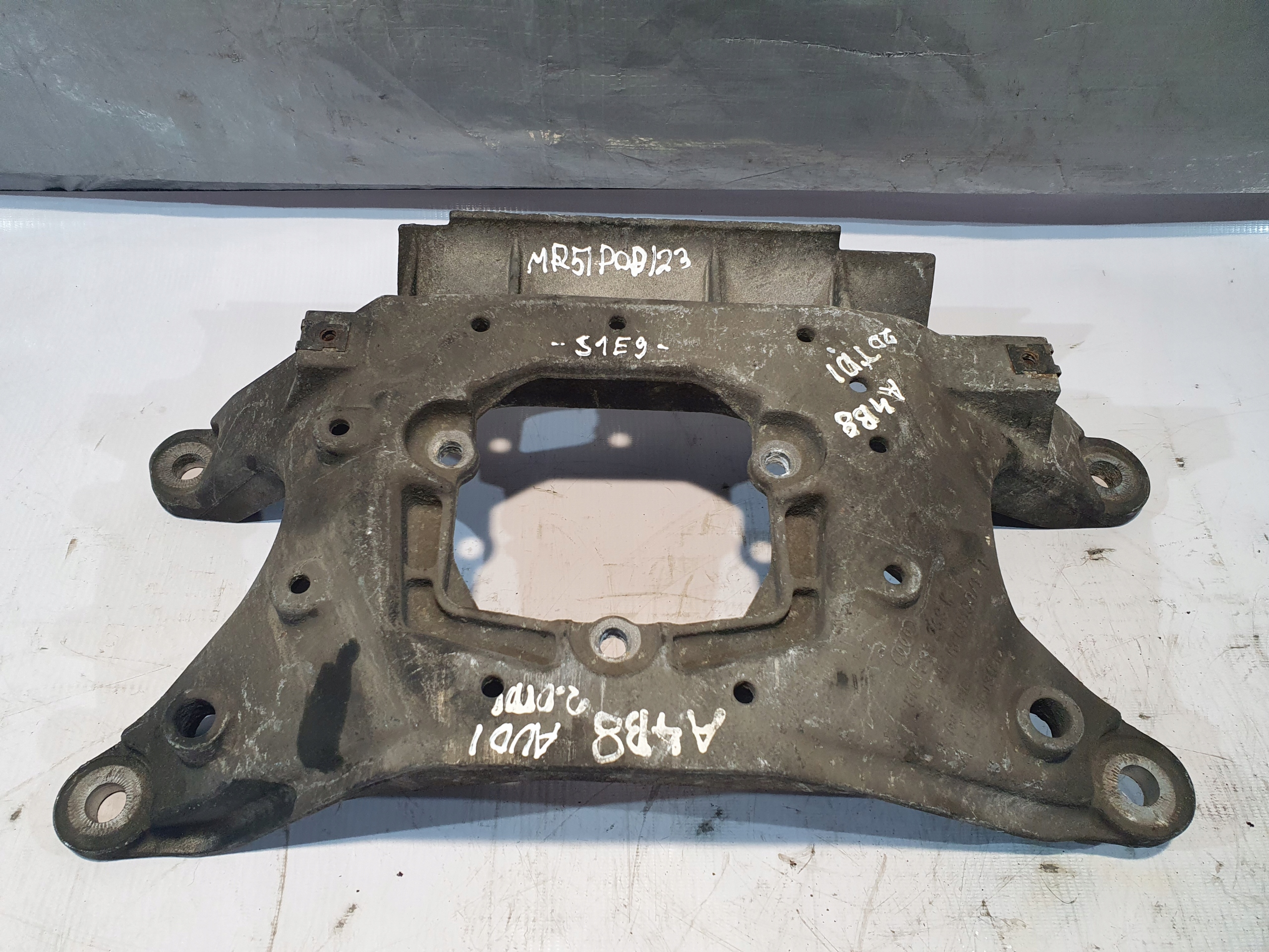 Getriebehalter getriebe OE 8K0399263K AUDI A4 B8 2.0TDI