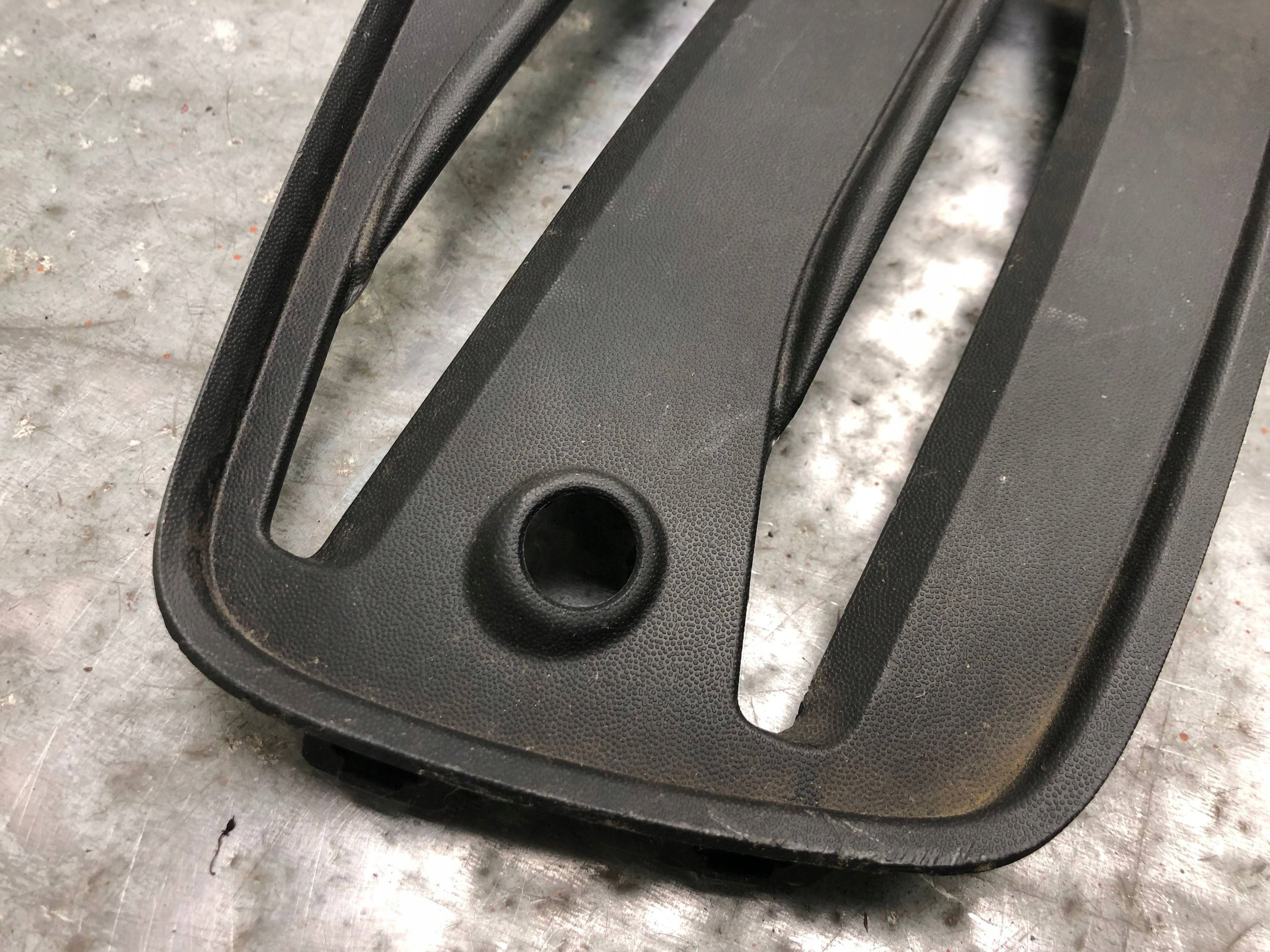 grid of a bumper left front PDC VW GOLF VIII LIFT 5H0853665P