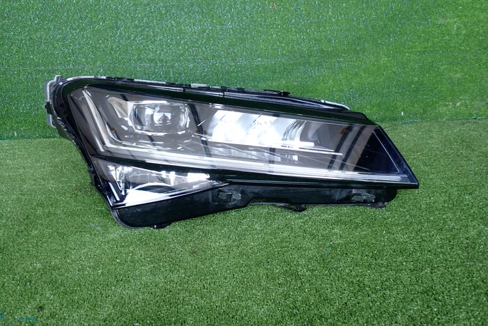 SKODA SUPERB III LED CRYSTAL LIGHTING LIFT 19- reflektor right light right
