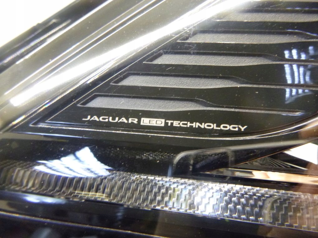 JAGUAR E-PACE X540 FULL LED KPL PRAVÝ PREDNÝ