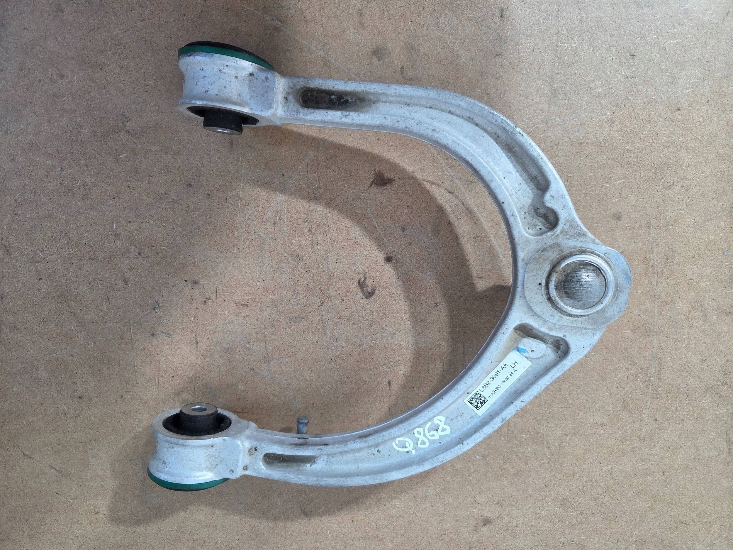 Land Rover Defender arm front left L8B23091AA (Q868)