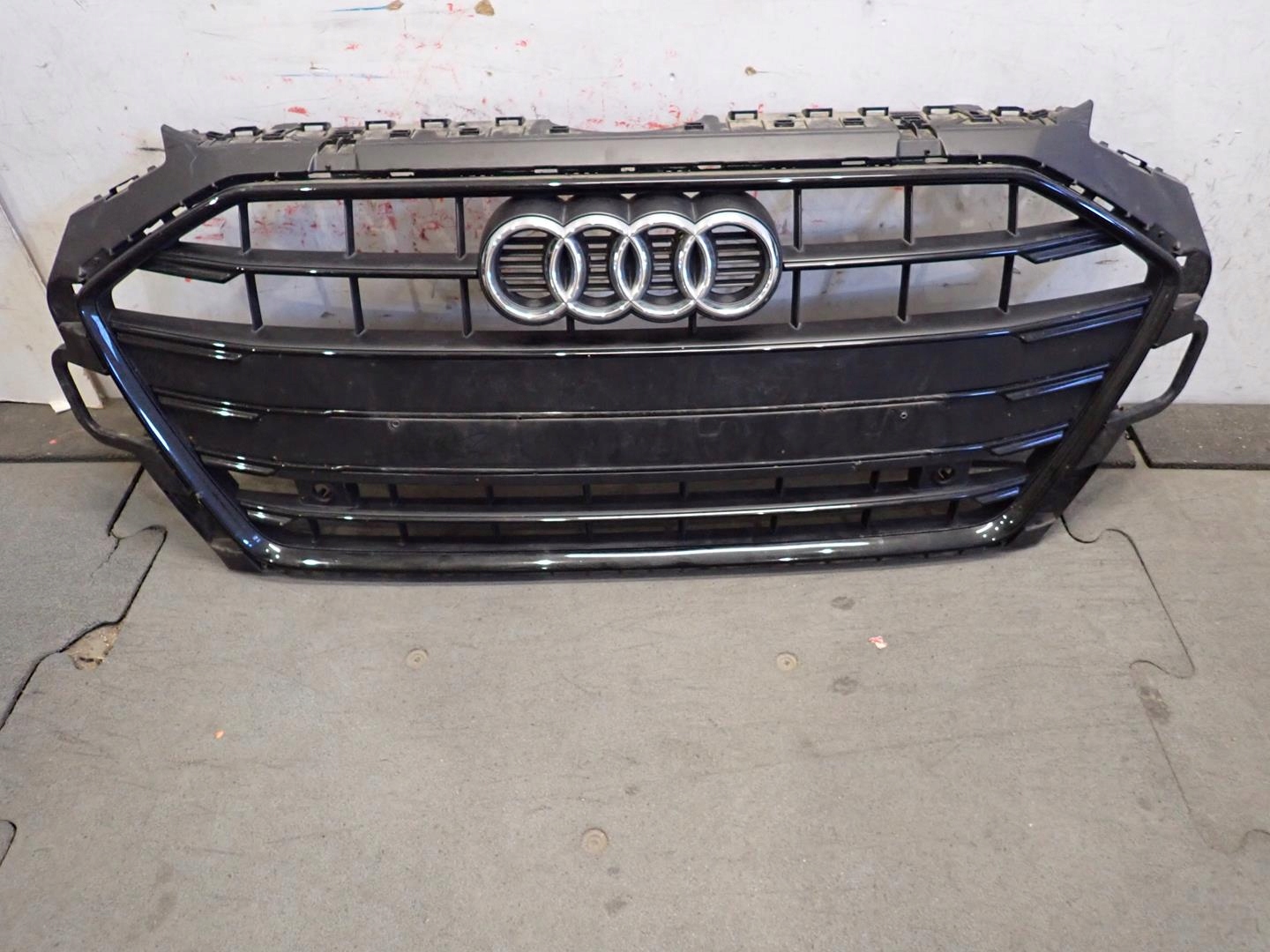 Grill AUDI A4 B9 LIFT 2019- 8W0853651DF