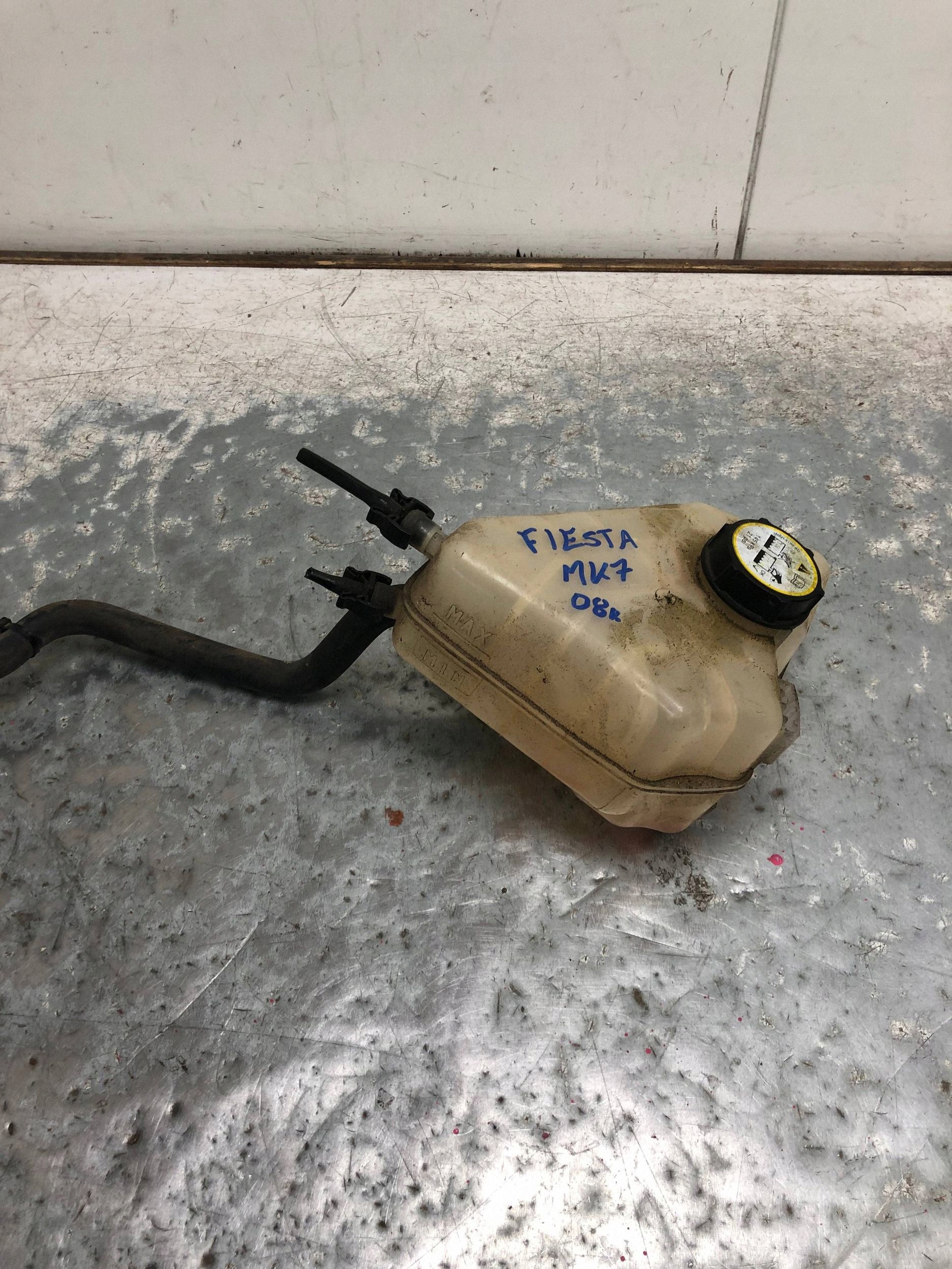 Réservoir eau FORD FIESTA MK7 8V21-8K218-AB