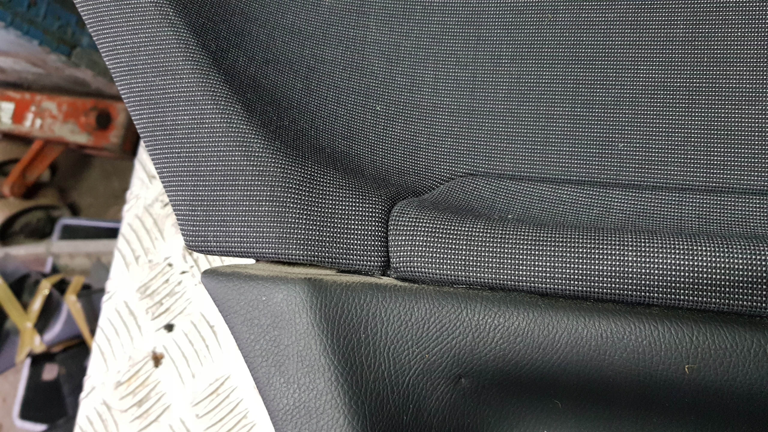 MERCEDES W203 COUPE upholstery left rear part side LIFT