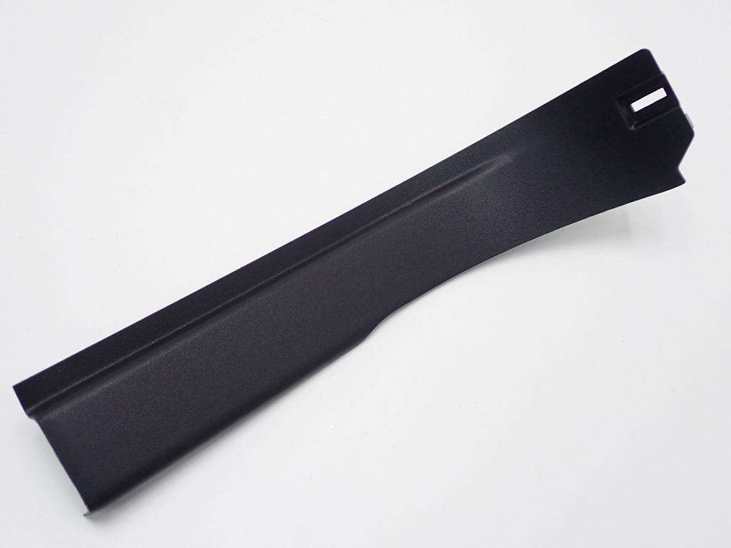 НАКЛАДКА ЗАХИСТ ПОРОГУ ПРАВИЙ ЗАД. JAGUAR Е-PACE1r