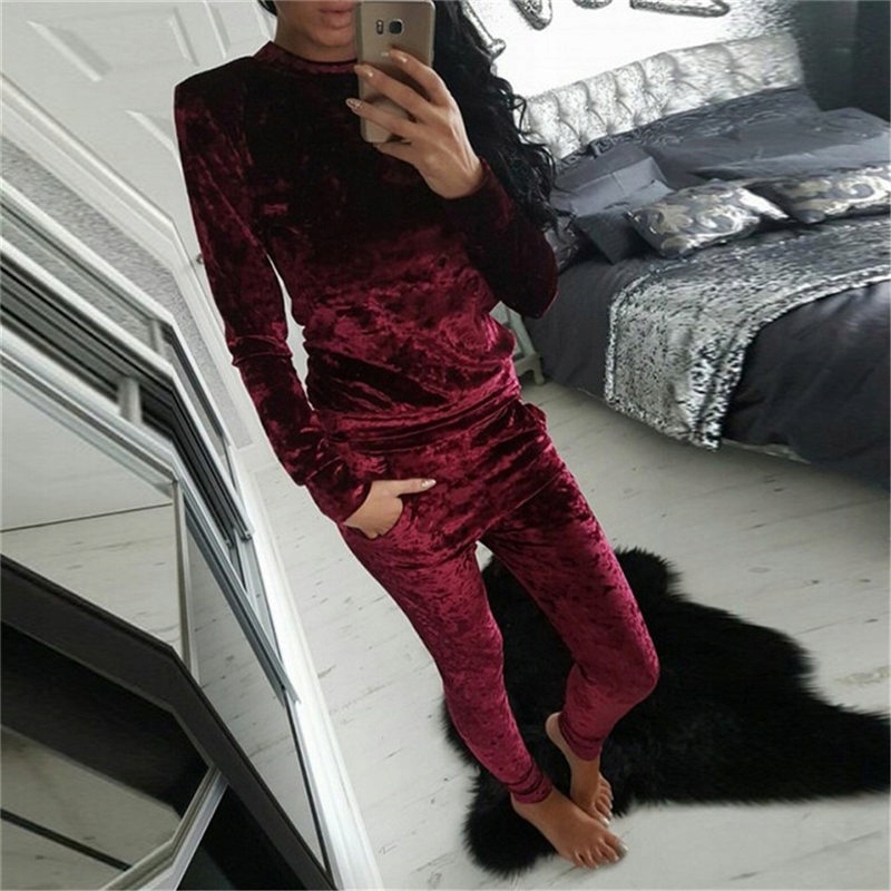 Спортивный костюм из бархата