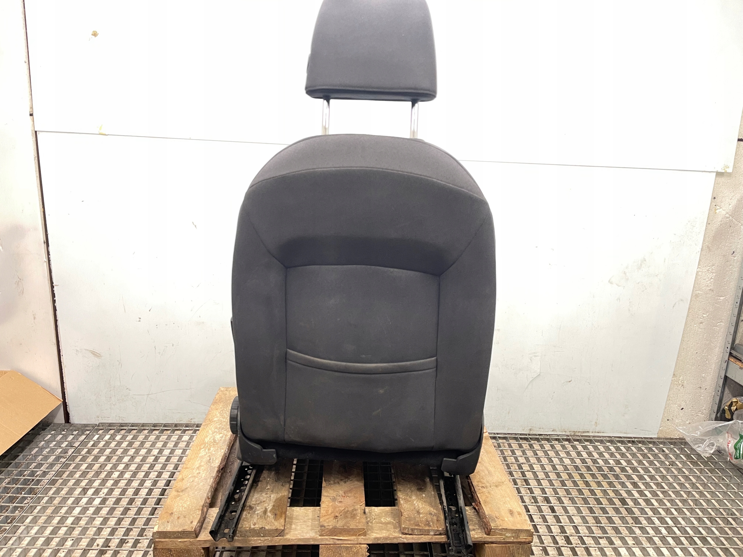 seat left front front driver´s SEAT LEON III 5F KOMBI MATERIAL heated