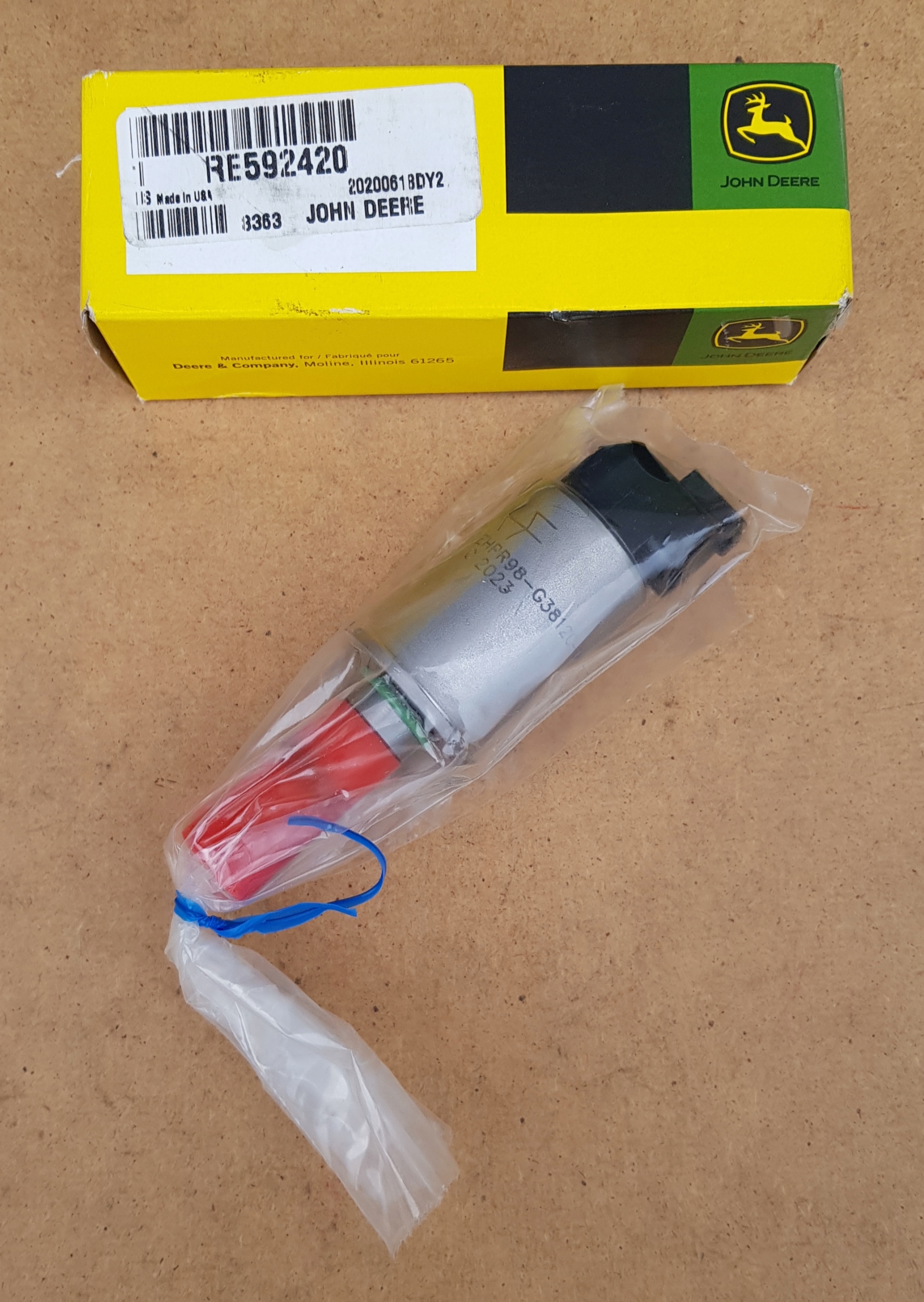 ОРИГИНАЛЬНЫЙ СОЛЕНОИД JOHN DEERE RE592420