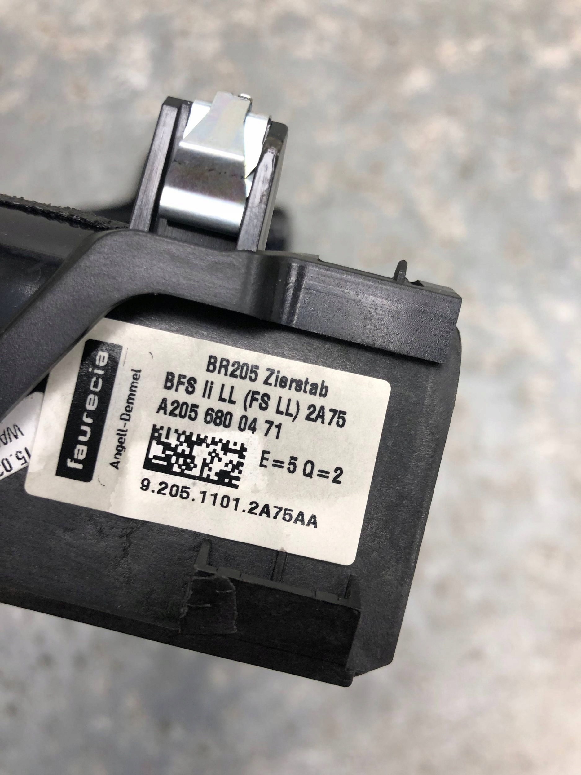 Moulage DEKORY Console MERCEDES W205 A2056800471