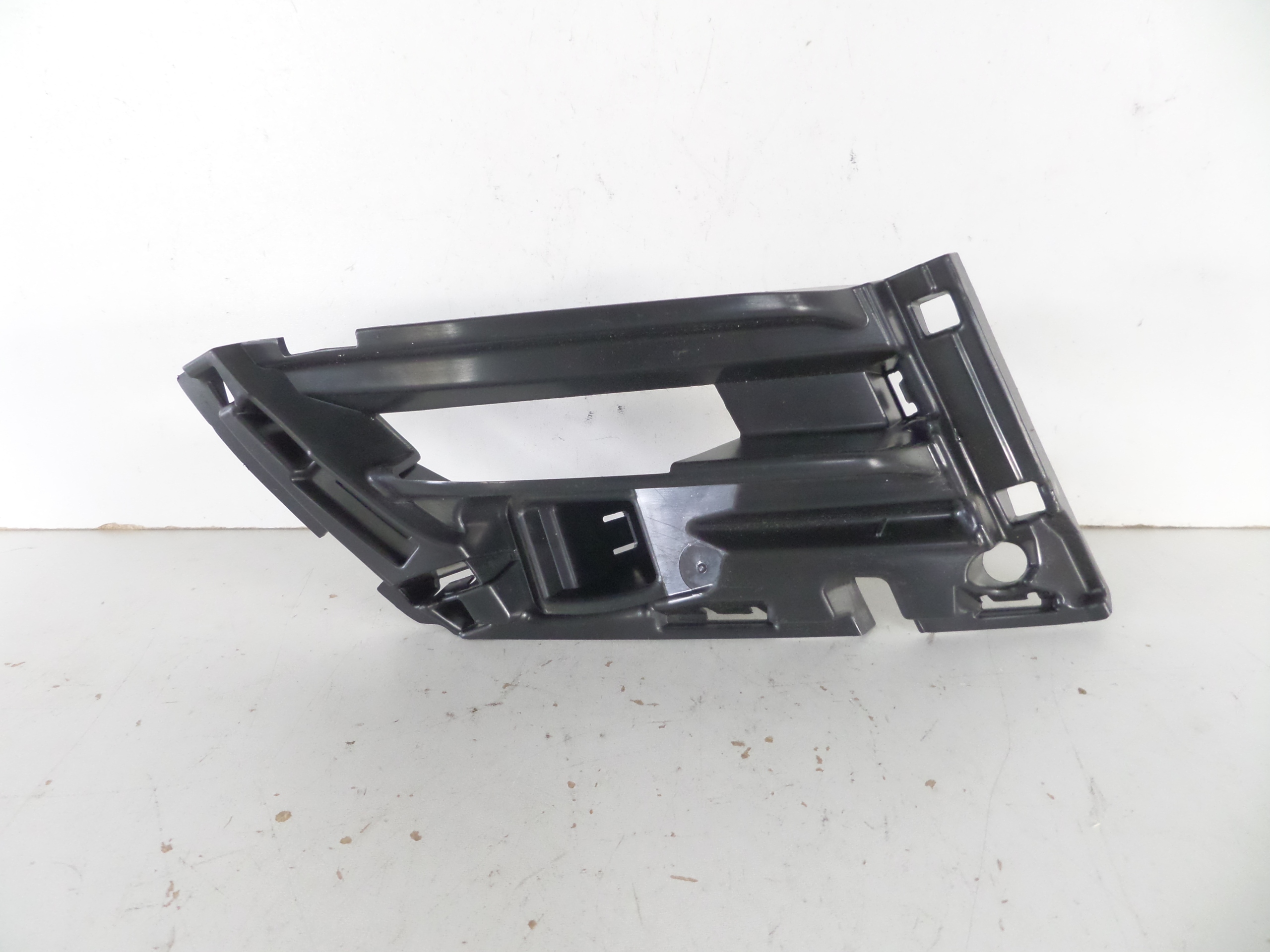SUPPORT SUPPORT PLAQUE AVANT GAUCHE SKODA OCTAVIA III 17