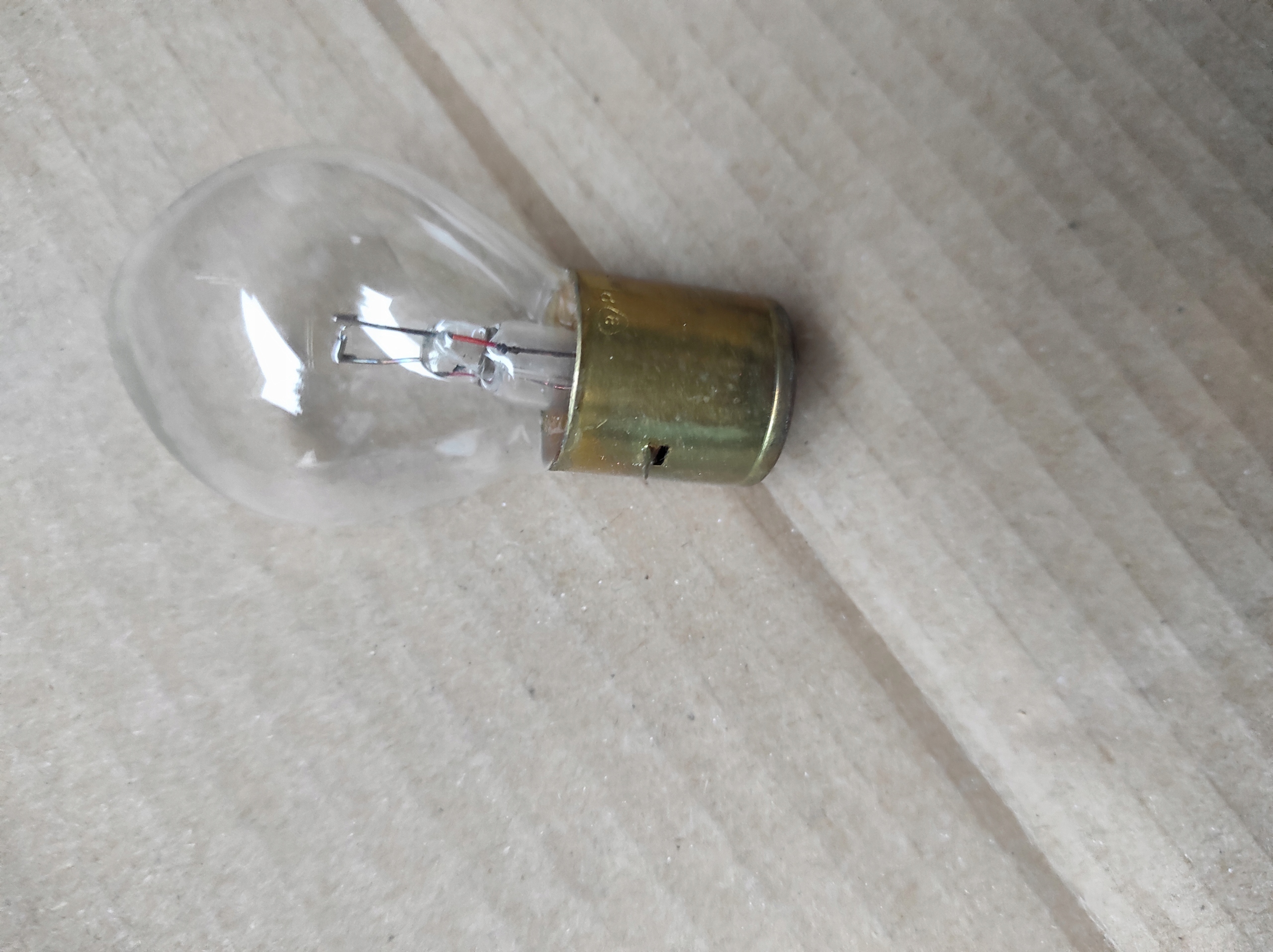 Żarówka lampy roboczej 1 stykowa stary typ Ursus 4011
