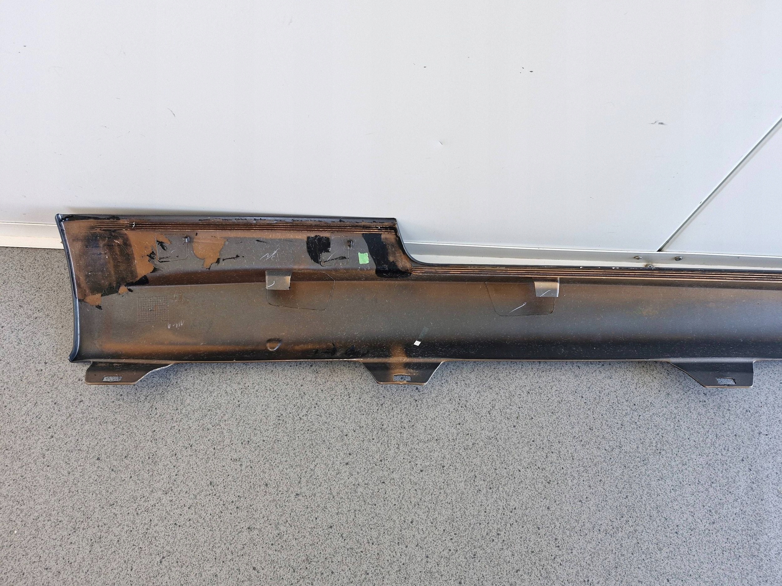 молдинг порога левый vw SCIROCCO r 1K8853859C