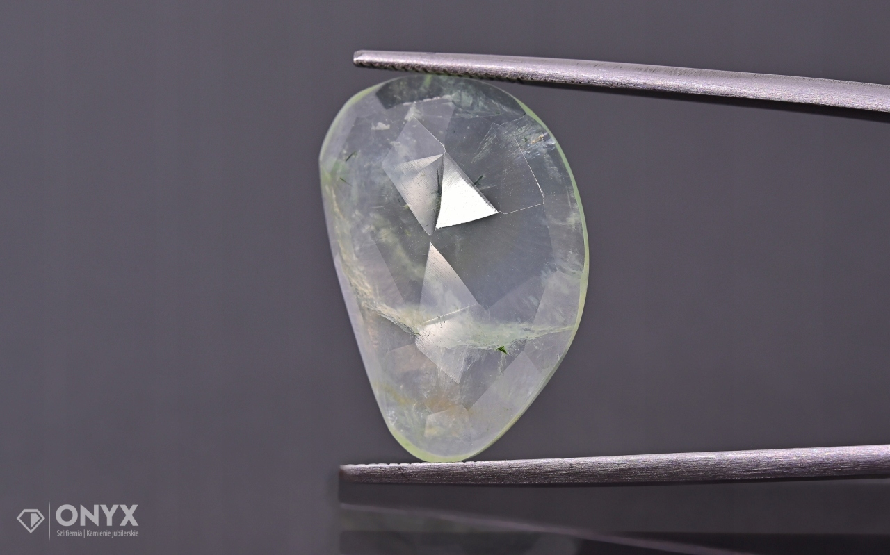 Prehnit fasetovaná nepravidelná rozeta 22x14,5 mm