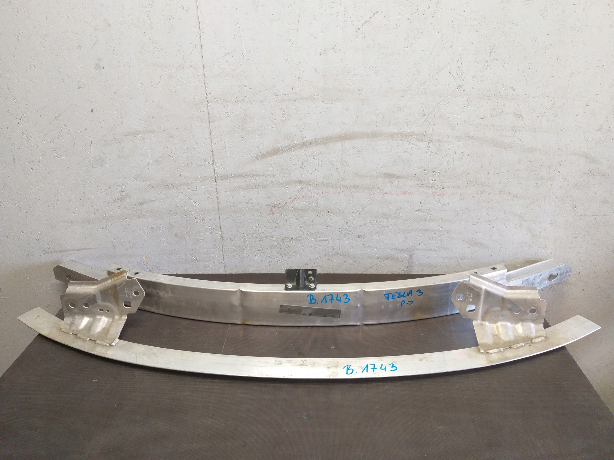 BELKA ZDERZAKA PRZÓD TESLA III 3
