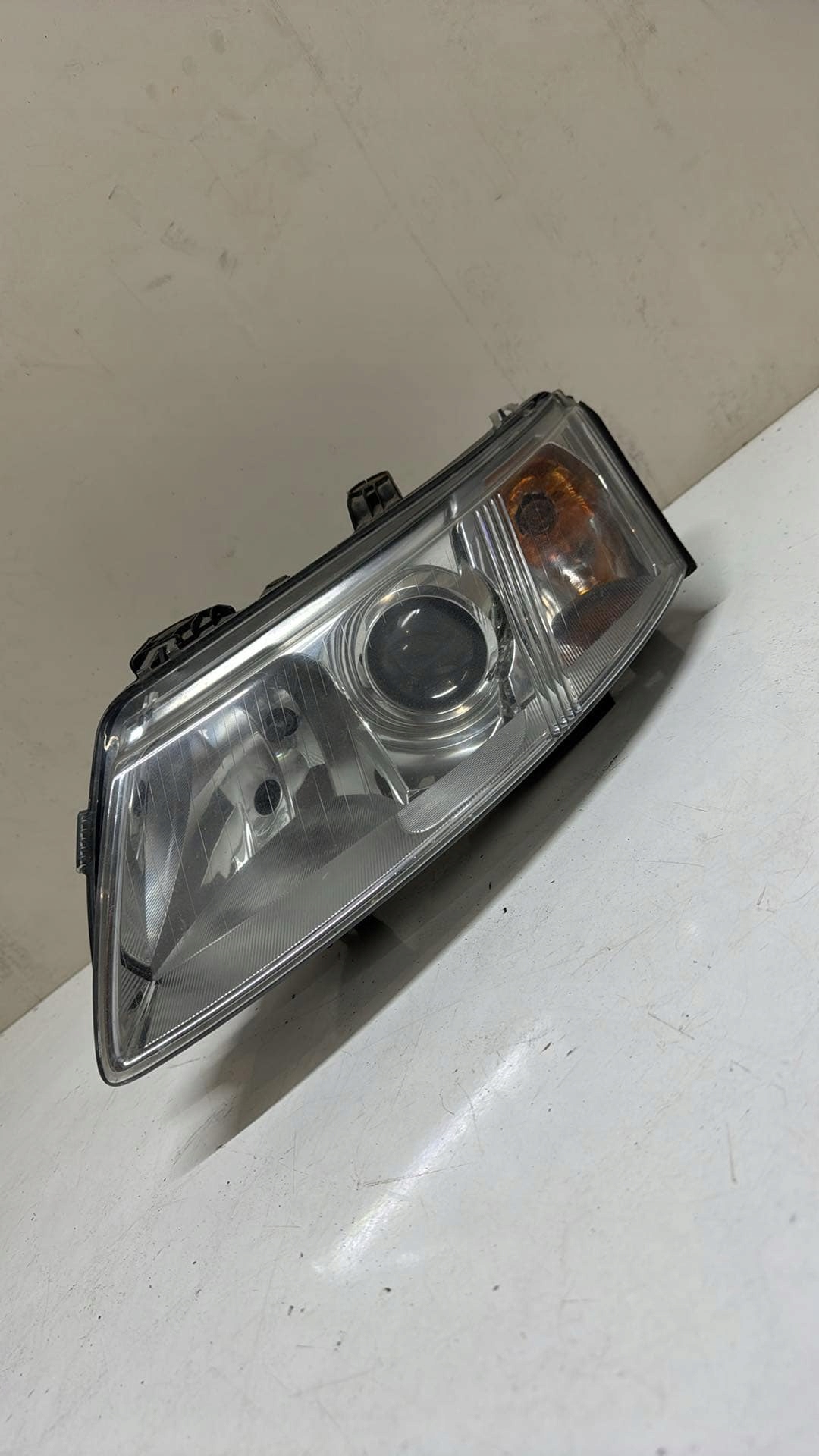 REFLEKTOR left light left front SAAB 93 9-3 XENON PRZEDLIFT 02-07 EUROPA