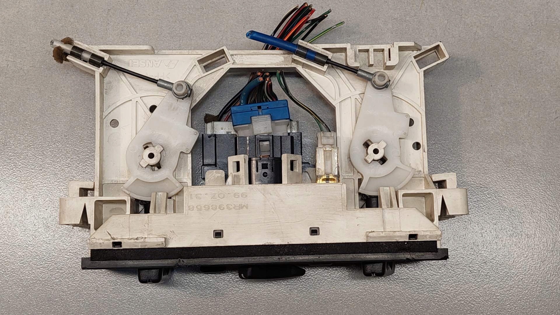 comandi clima SPACE WAGON III MR398658