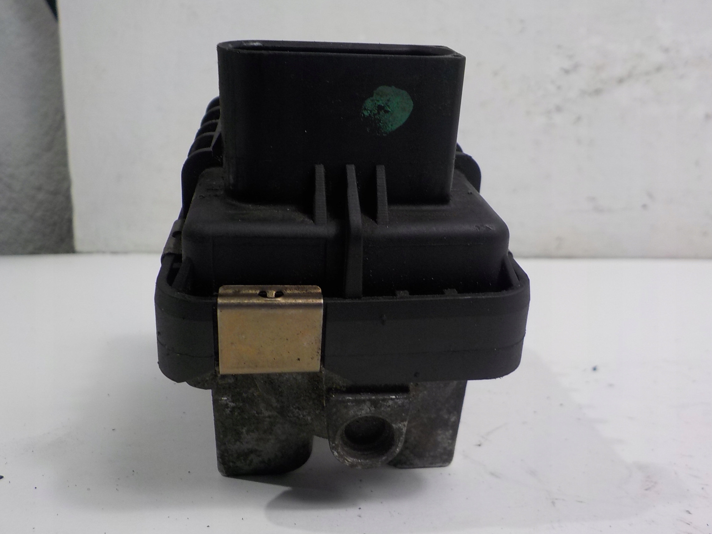 VOLVO S60 I NASTAWNIK TURBINY AKTUATOR G-35 6NW009228 Waga produktu z opakowaniem jednostkowym 1 kg