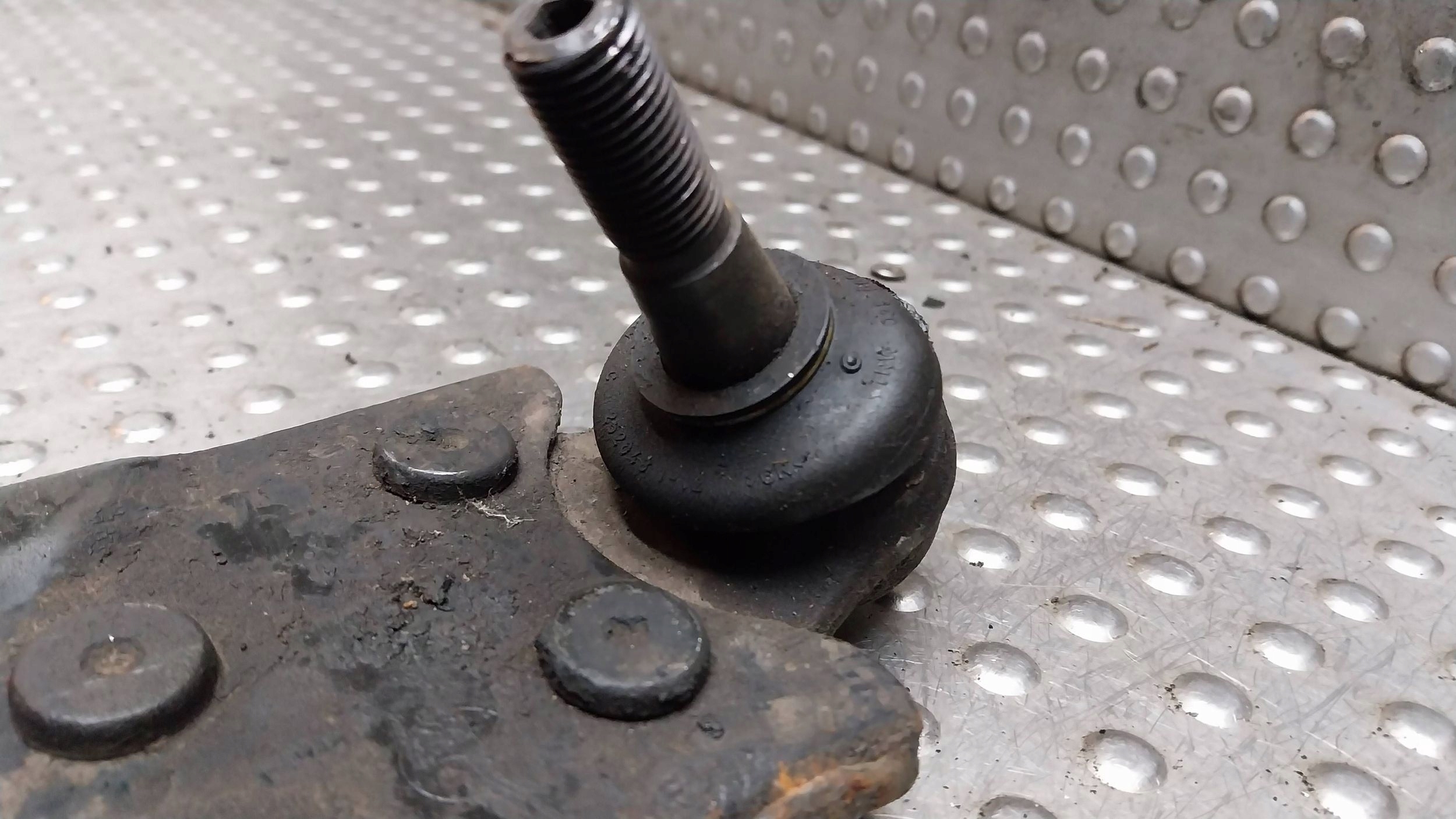 arm left front 3M51-3A424-EM FORD FOCUS MK2 C MAX MK1 VOLVO C30 S40 V50