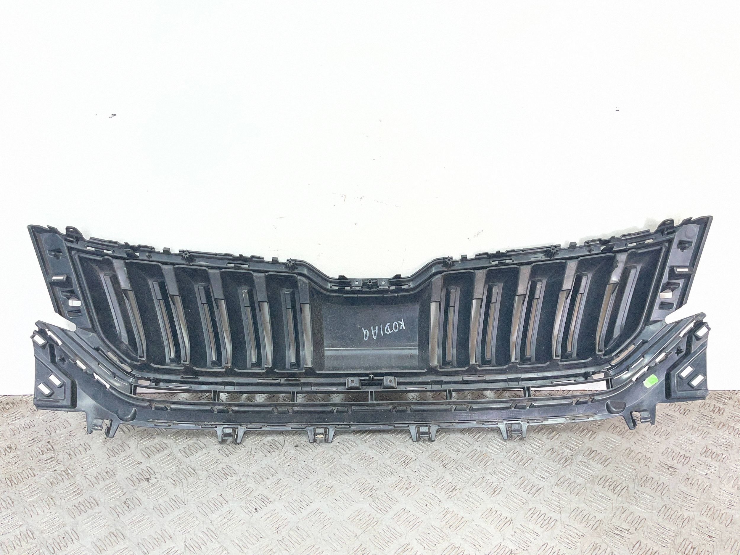 grille radiator grill front SKODA KODIAQ 16- 565853653A