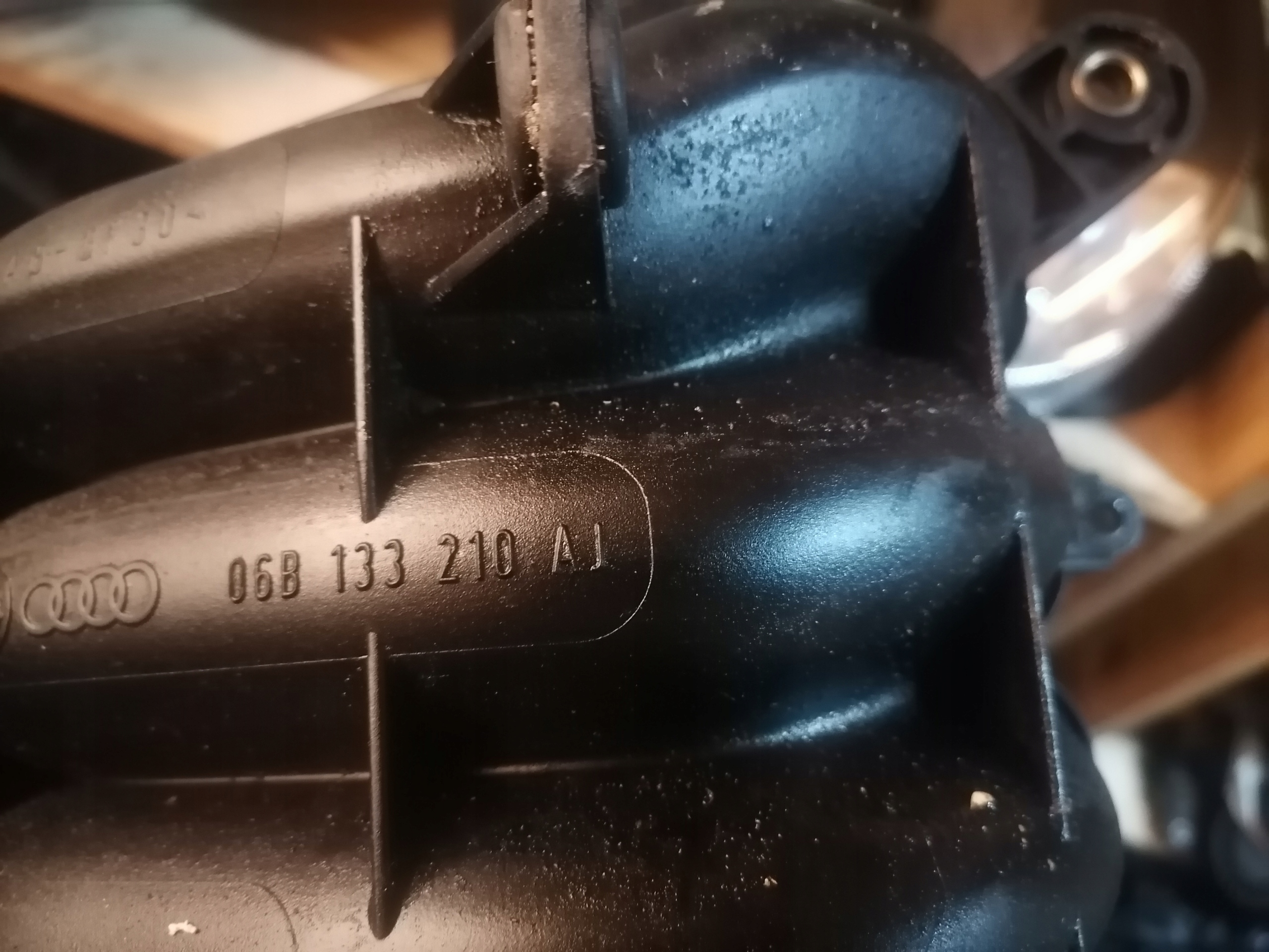 intake manifold AUDI A4 B6 2.0 petrol 06B133210AJ