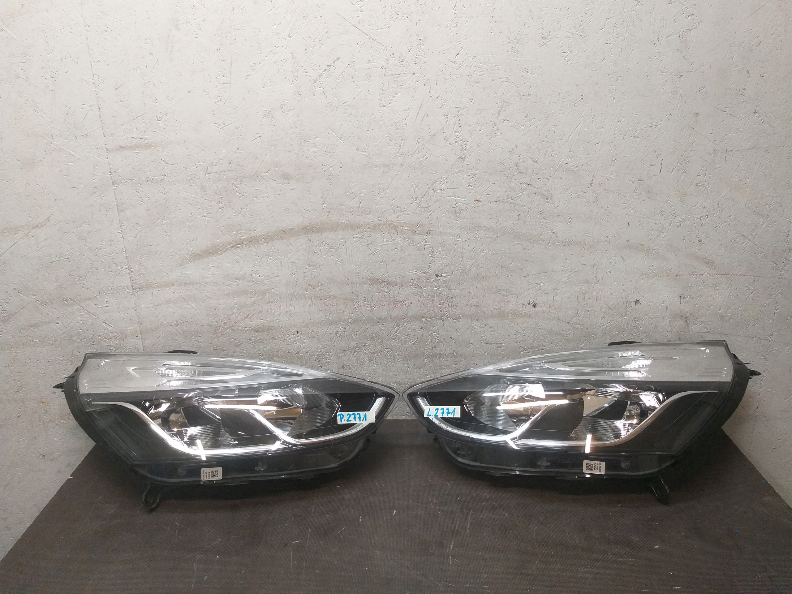 light left right RENAULT CLIO IV 4 260608367R