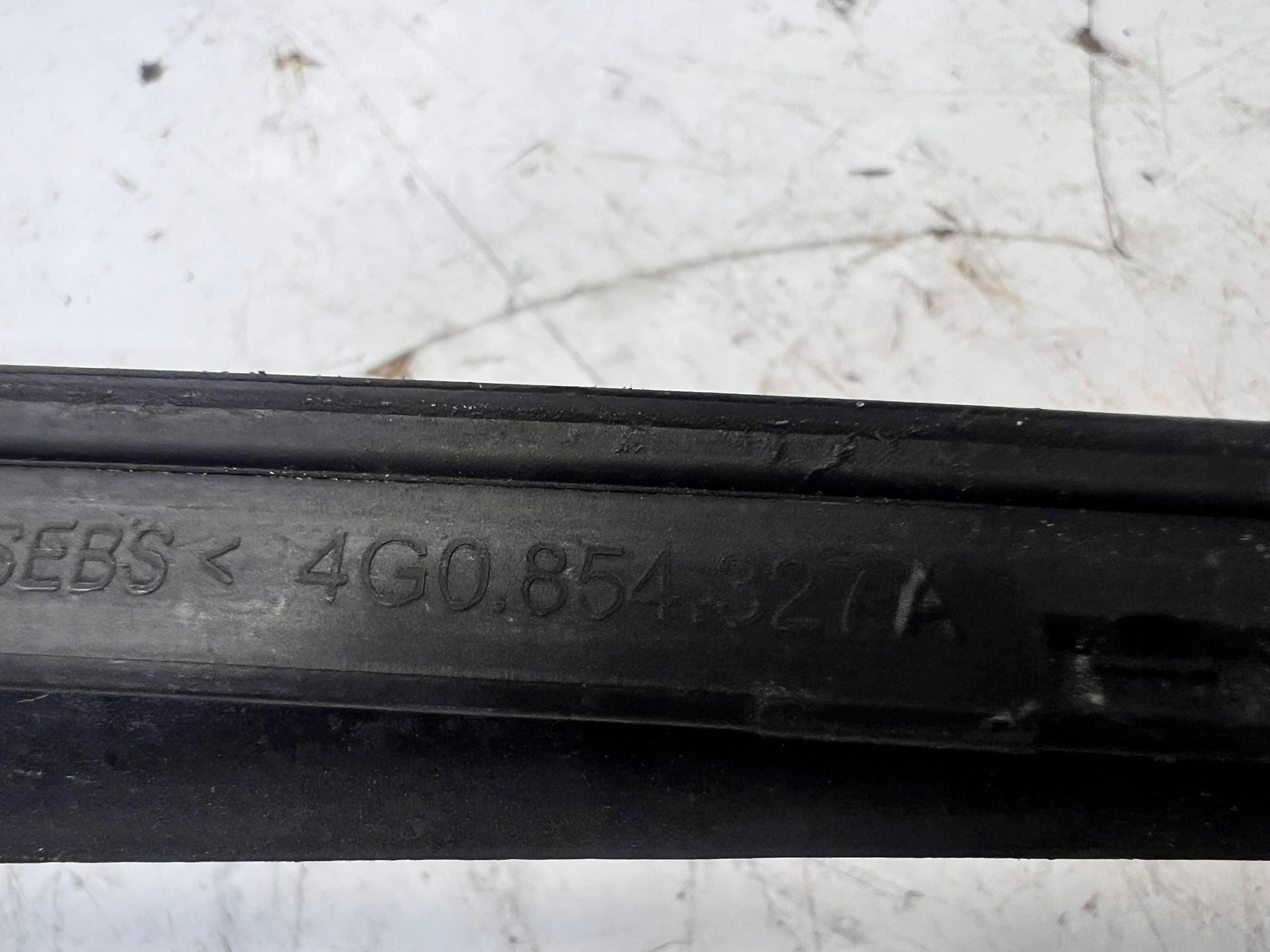 moulding dust windows CZOLOWEJ left front AUDI A6 C7 4G0854327A