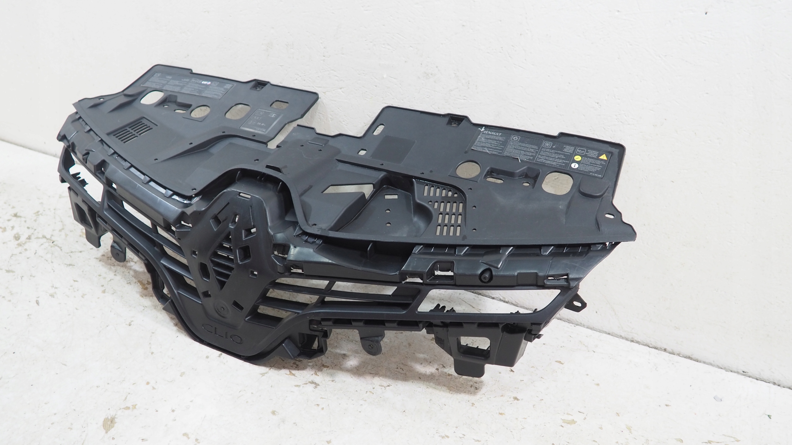 Renault Clio IV Traversa grilla 622563184R