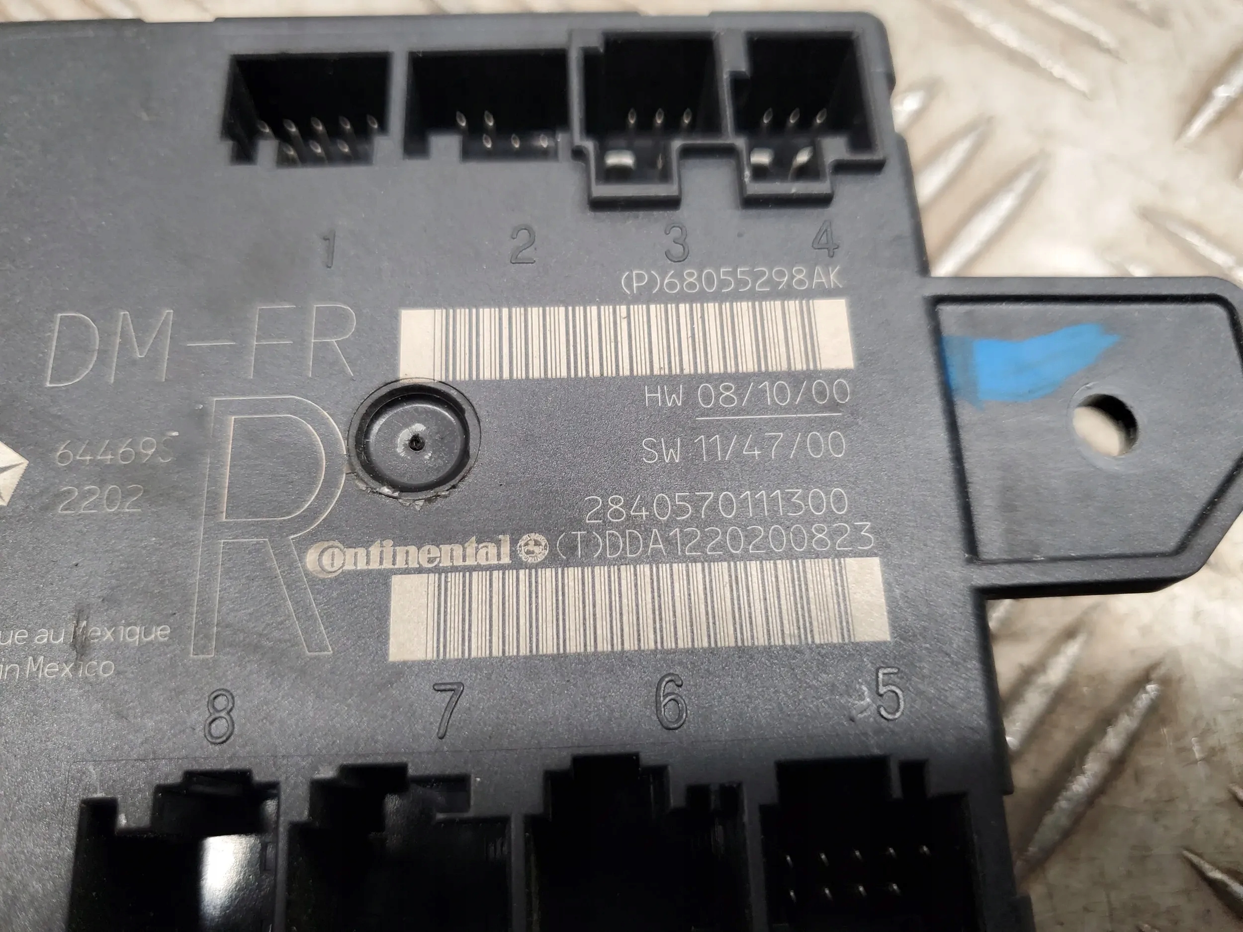 Dodge RAM 68055298AK Przód strona prawa Moduły drzwi Producent części Dodge OE