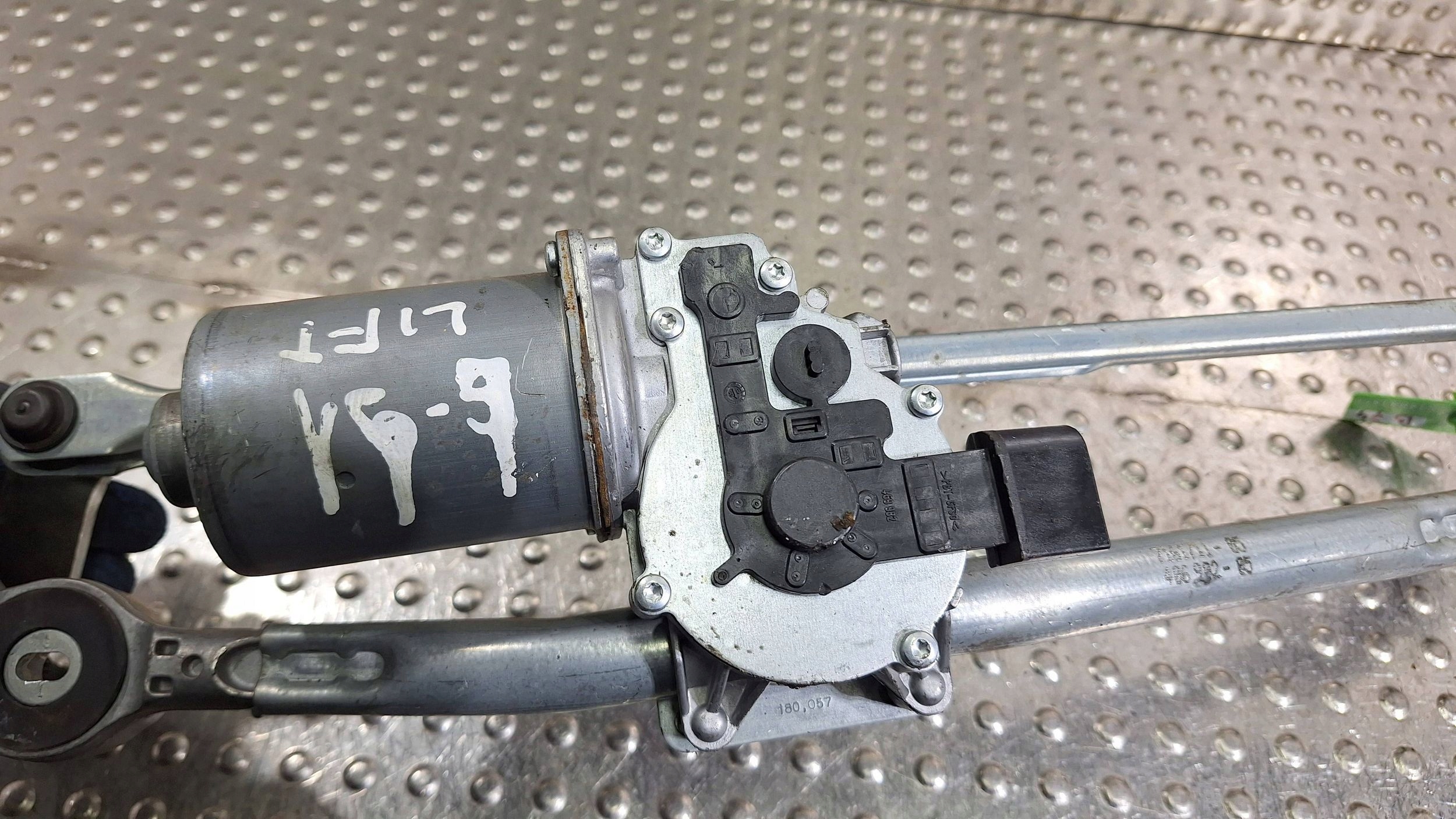 Gestänge Motor Wischer vorne 6978263 BMW 3 E90 E91 E92 E93 EUROPA
