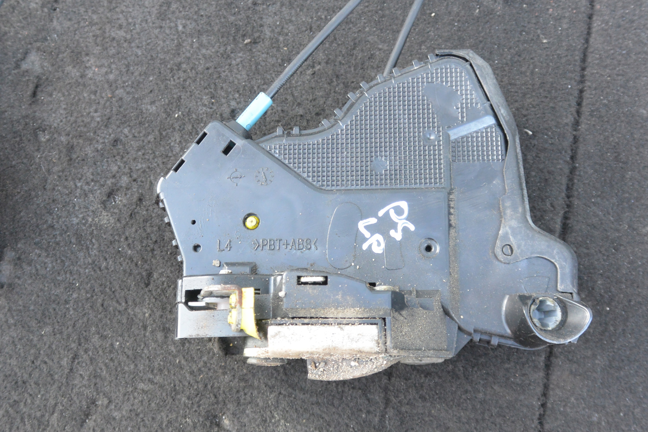lock door right front TOYOTA PRIUS plus + EUROPA