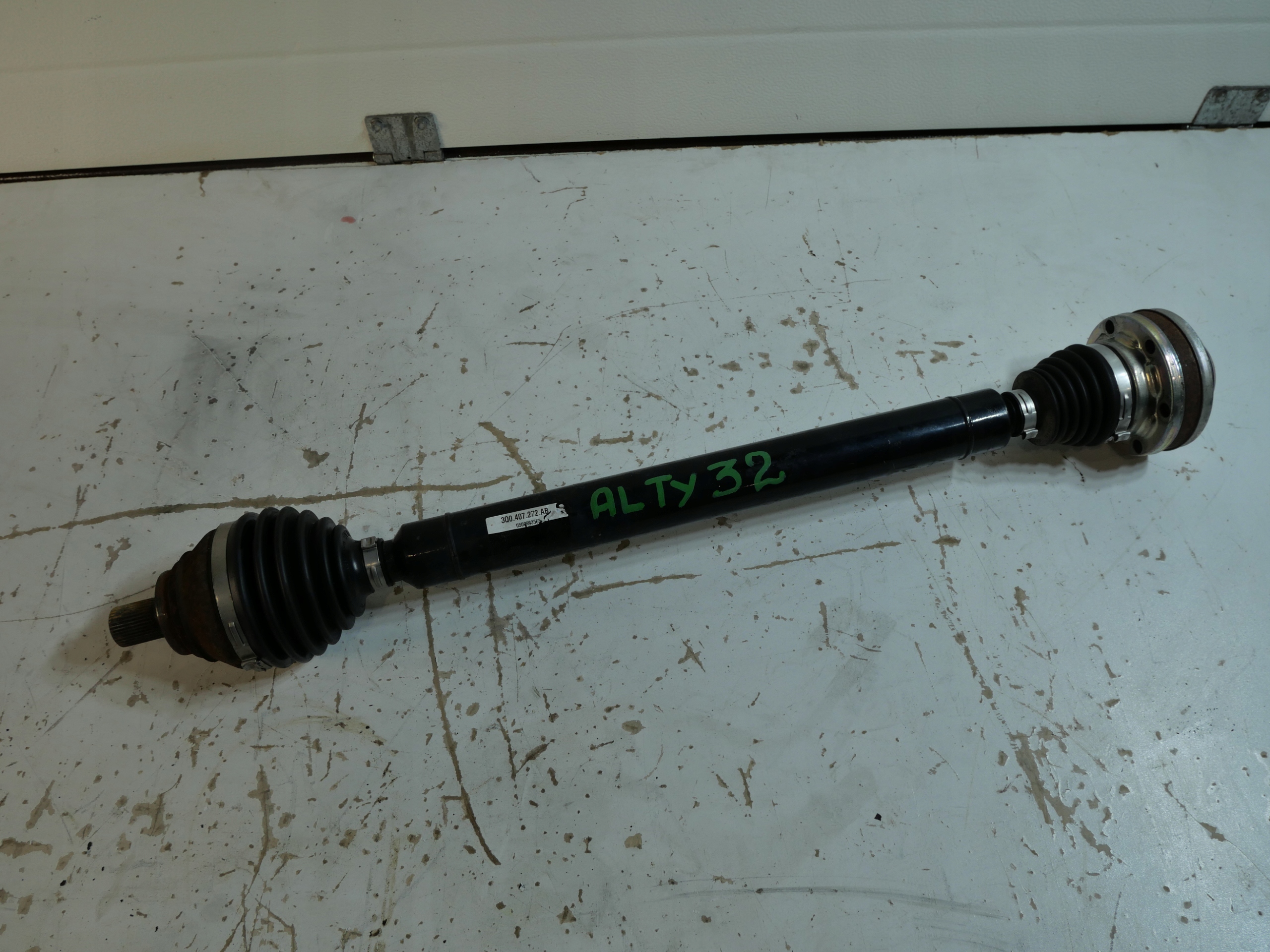 VW CADDY SKODA semi-axis right 3Q0407272AB