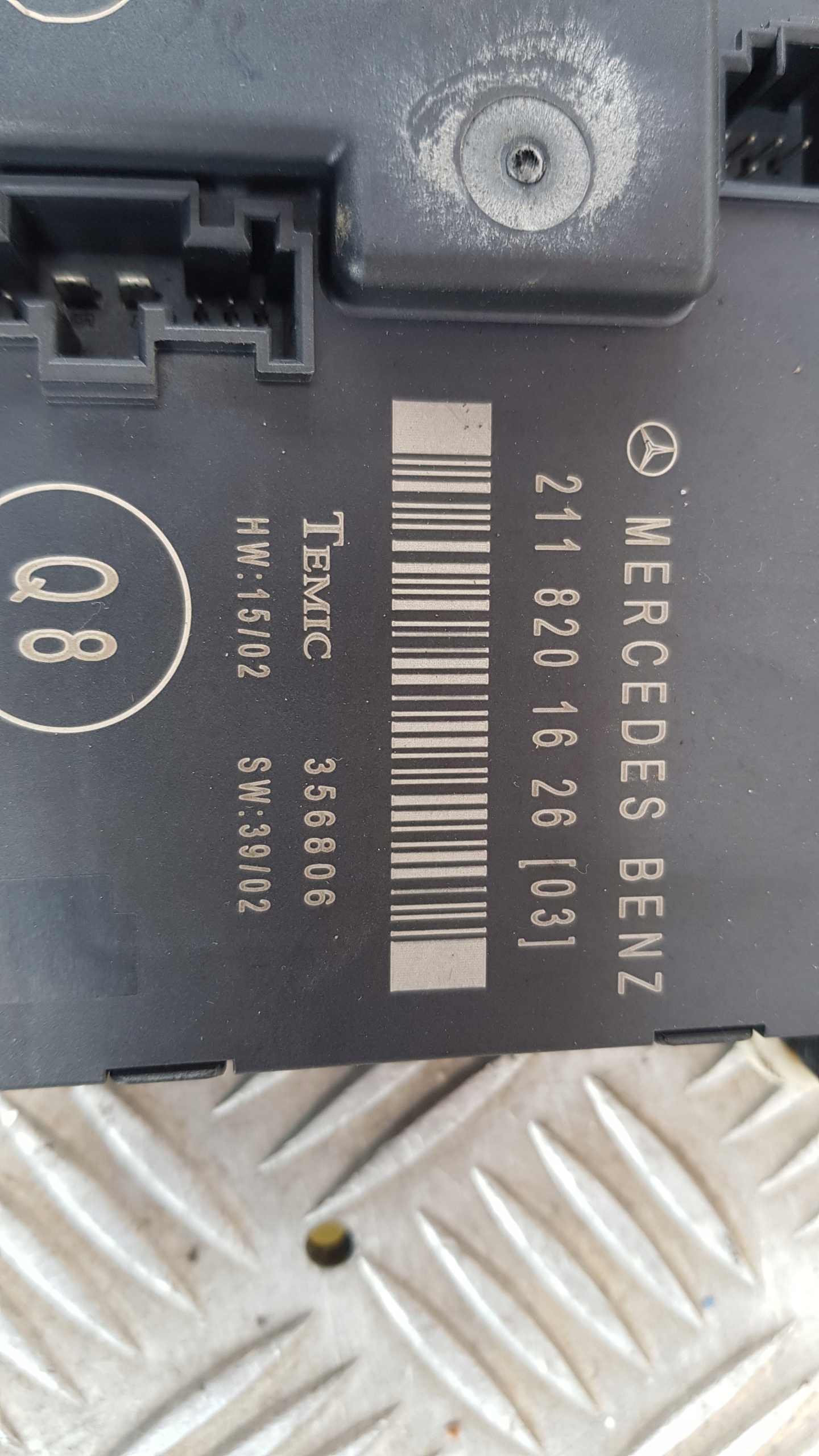 MERCEDES E-KLASA W211 module door right rear part 2118201626