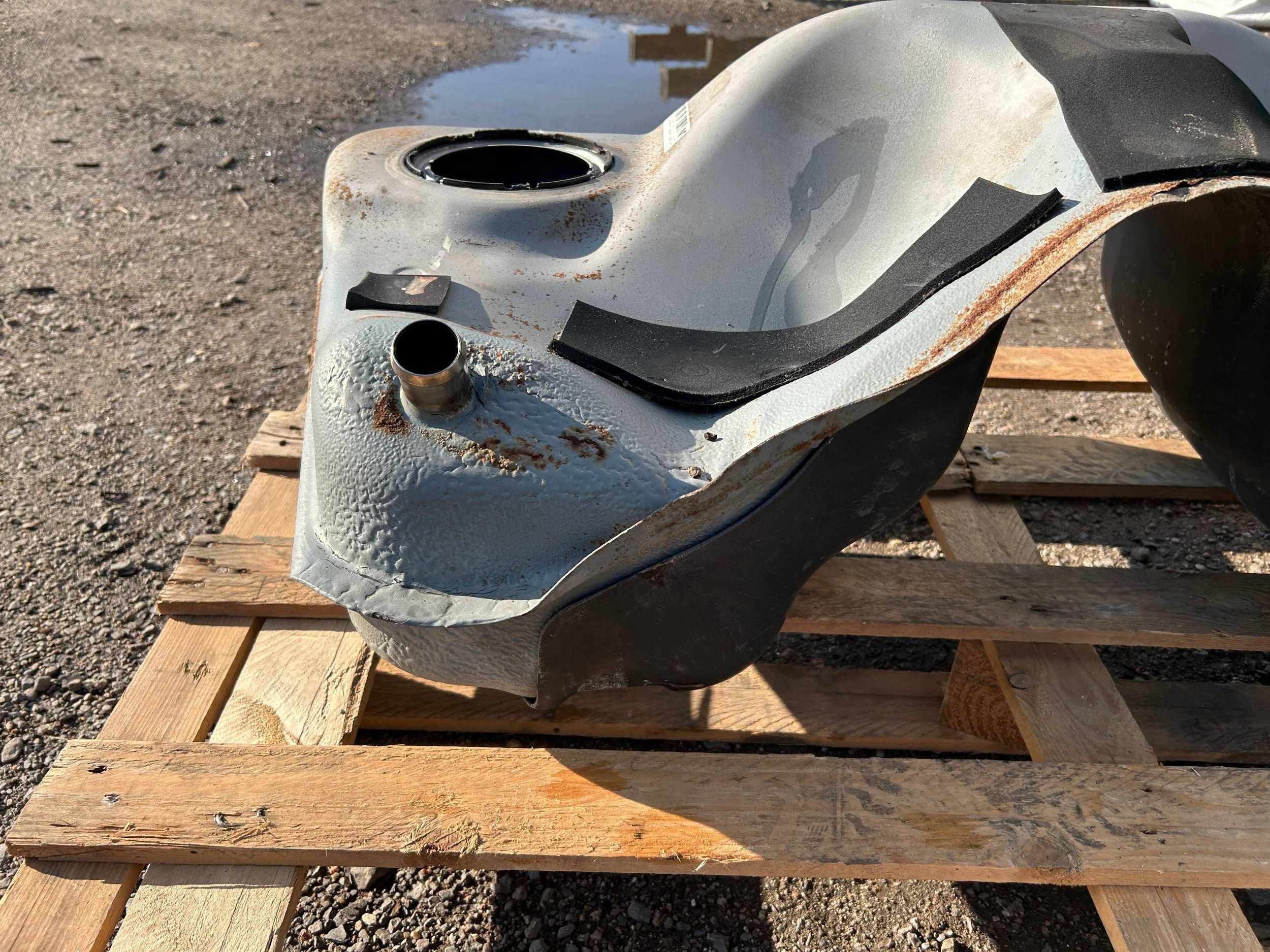 spremnik rezervoar goriva Ford Mustang V 2005