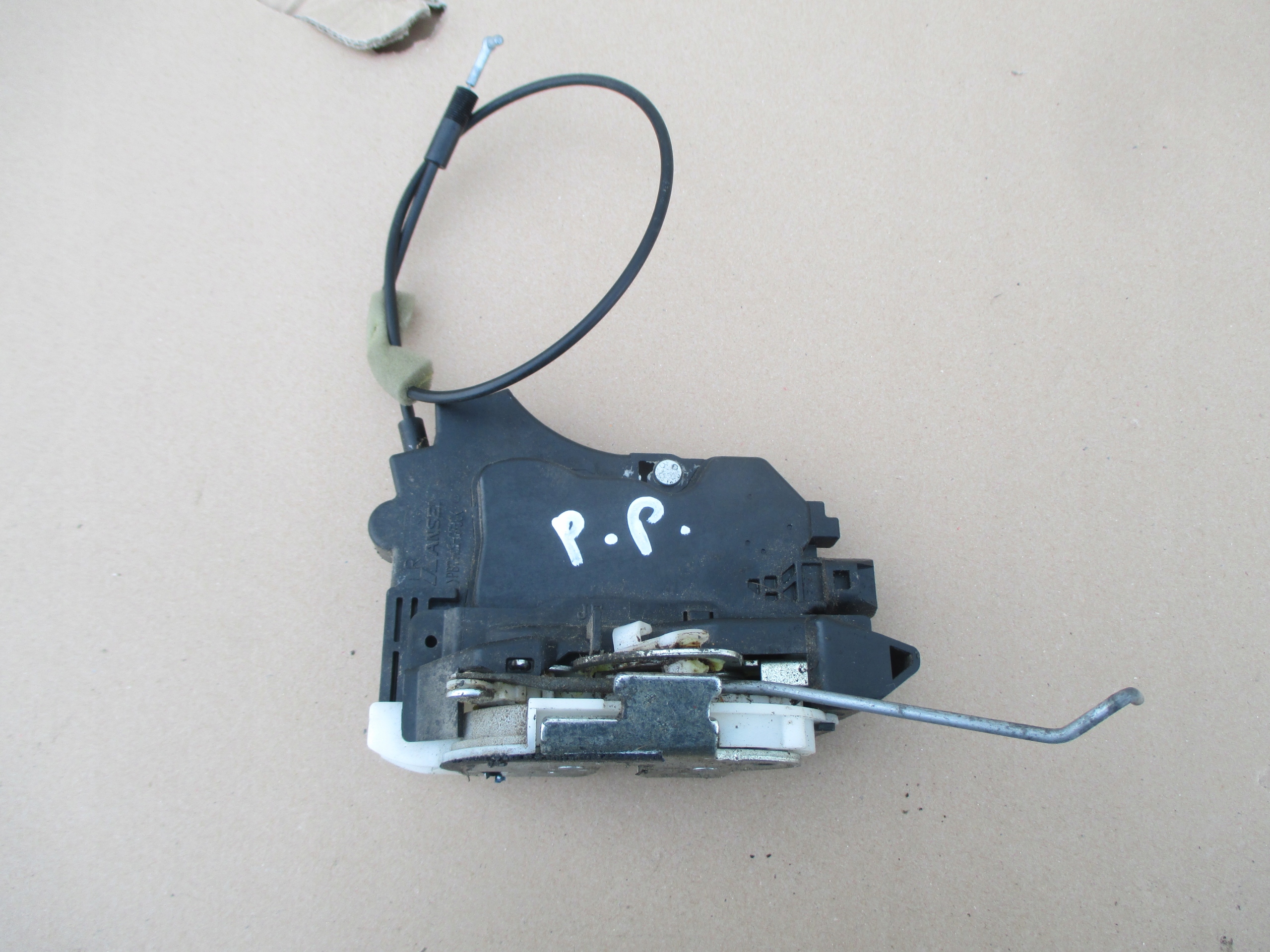 LANCER VII 03-08 ZAMEK Z DRZWI PRAWY PRZÓD 2 PINY