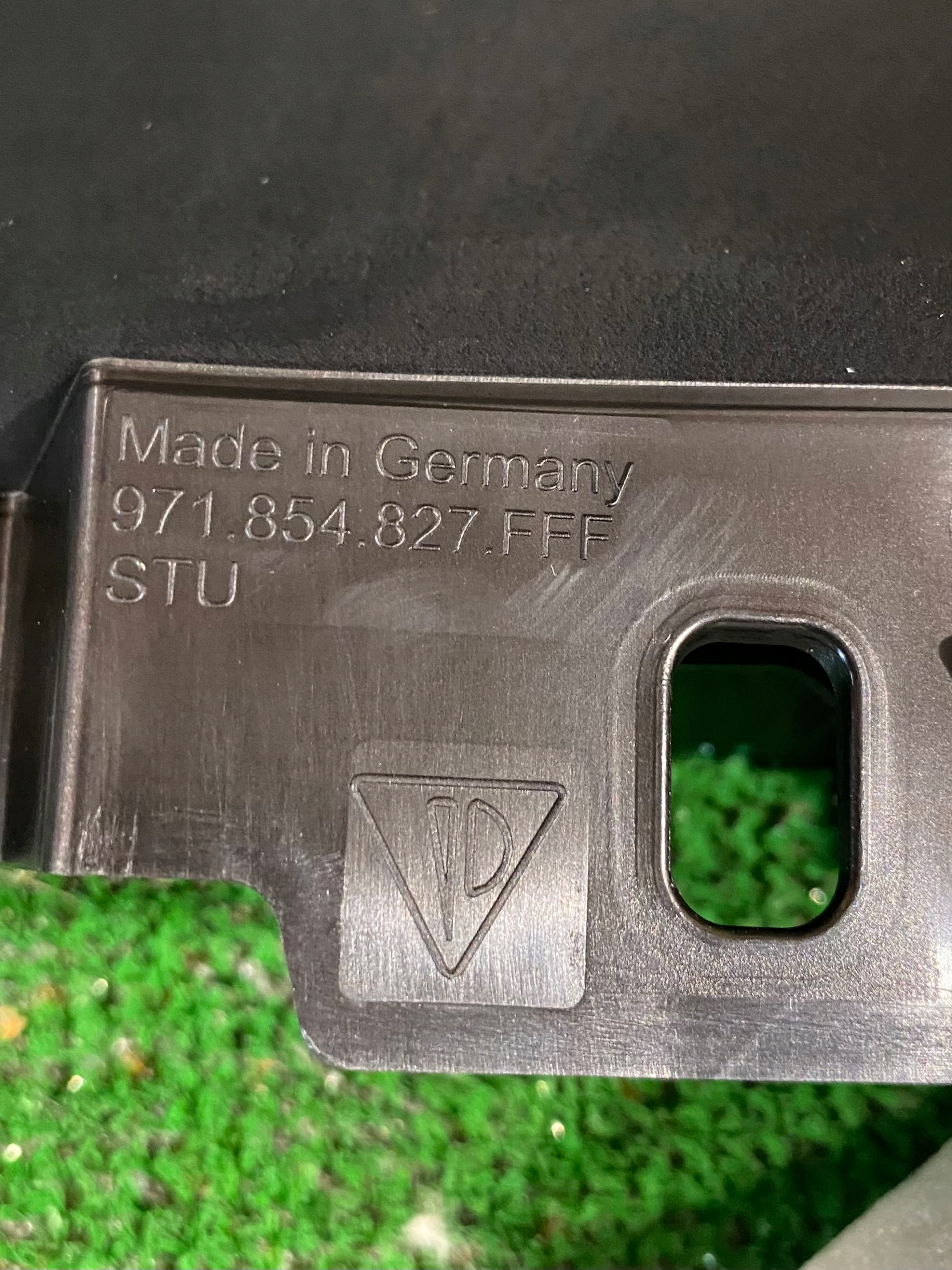 plastic of the engine left PORSCHE PANAMERA 971 16