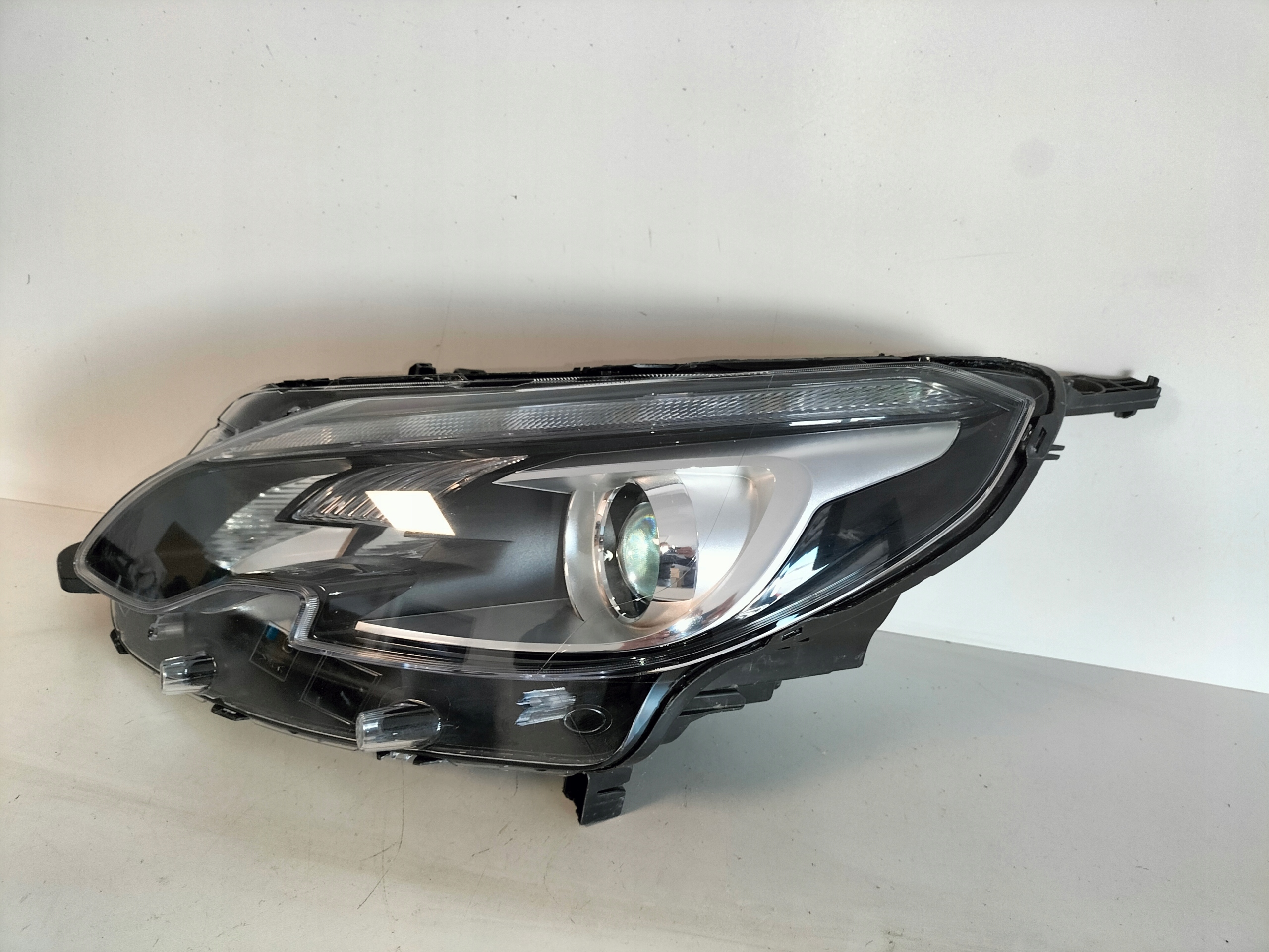 light front reflektor left PEUGEOT 2008 and LIFT 16-19