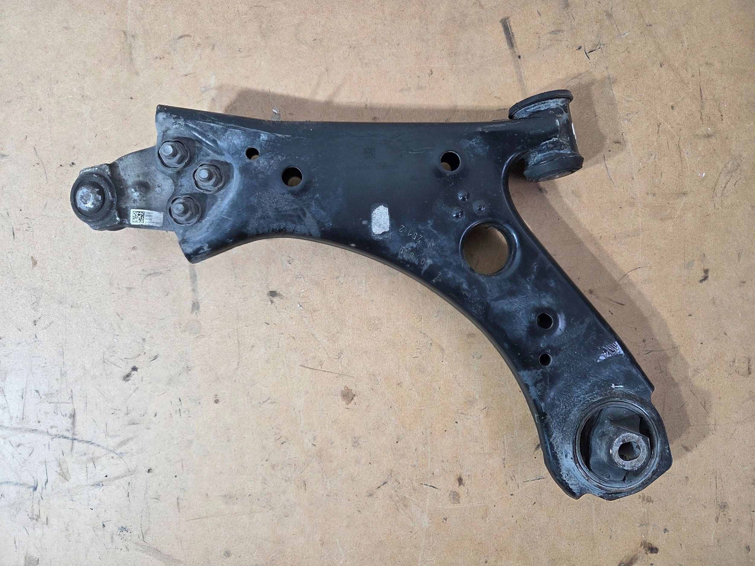Alfa Romeo Tonale arm front right A8982533 (Q831)