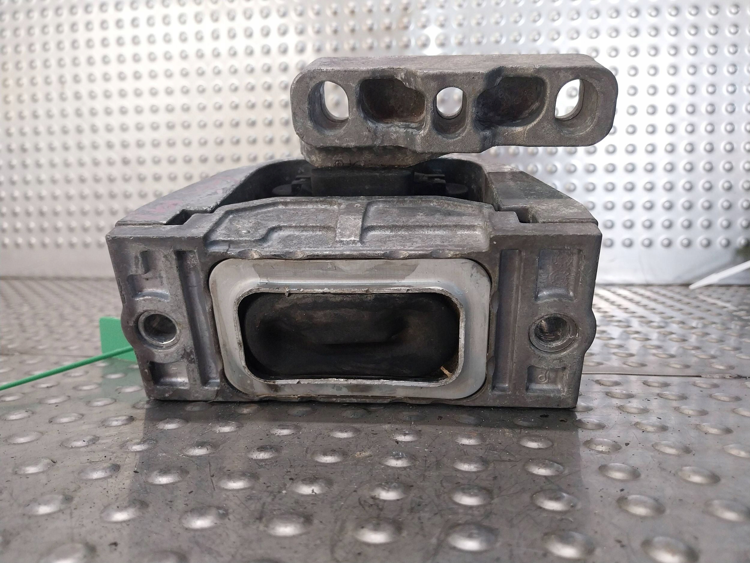 holder engine mount 1K0199262AE VW CADDY III YETI GOLF V A3 8P 1.9 TDI