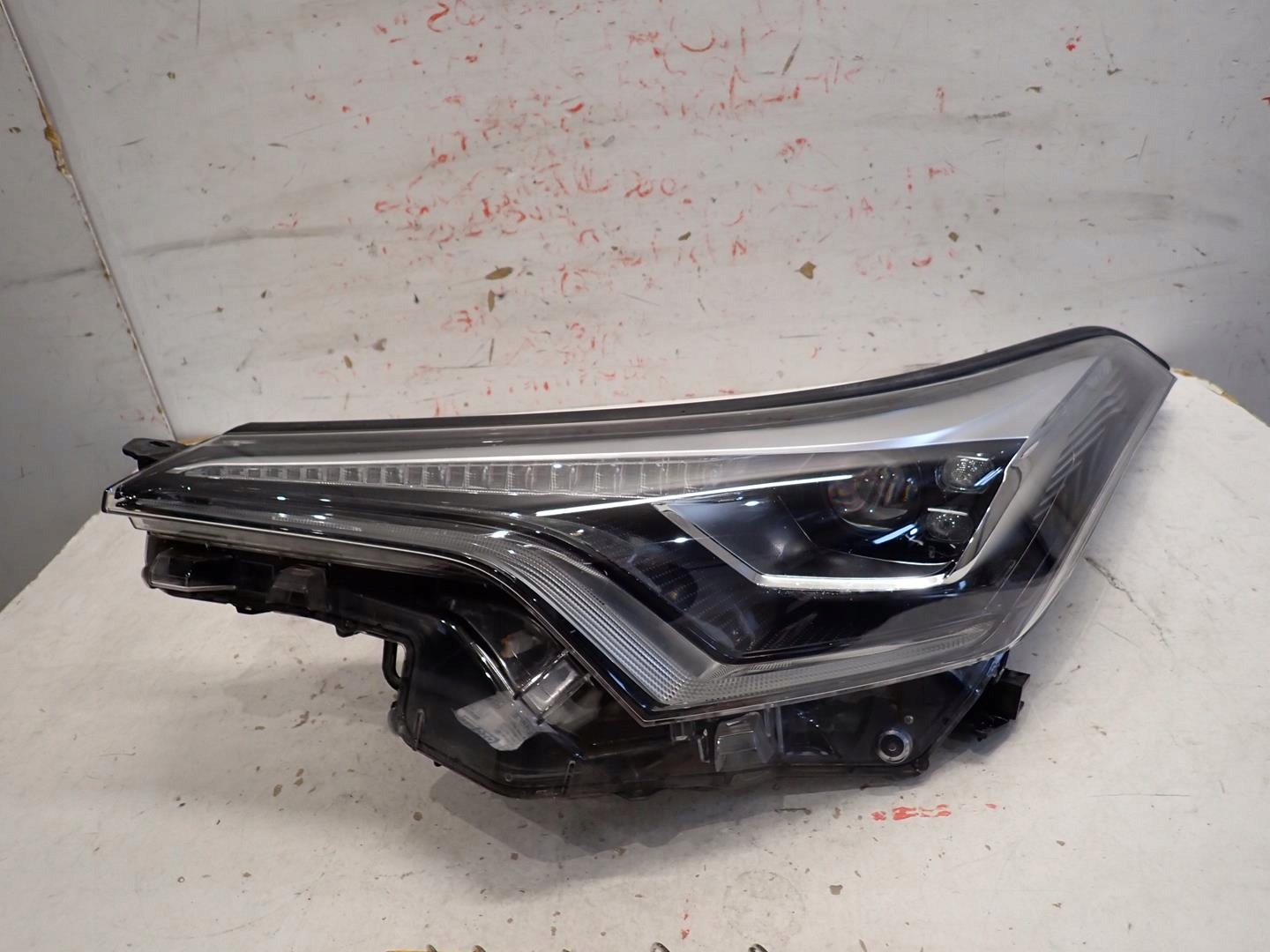 light front front left TOYOTA CHR 2016- FULL LED 81150-F4070