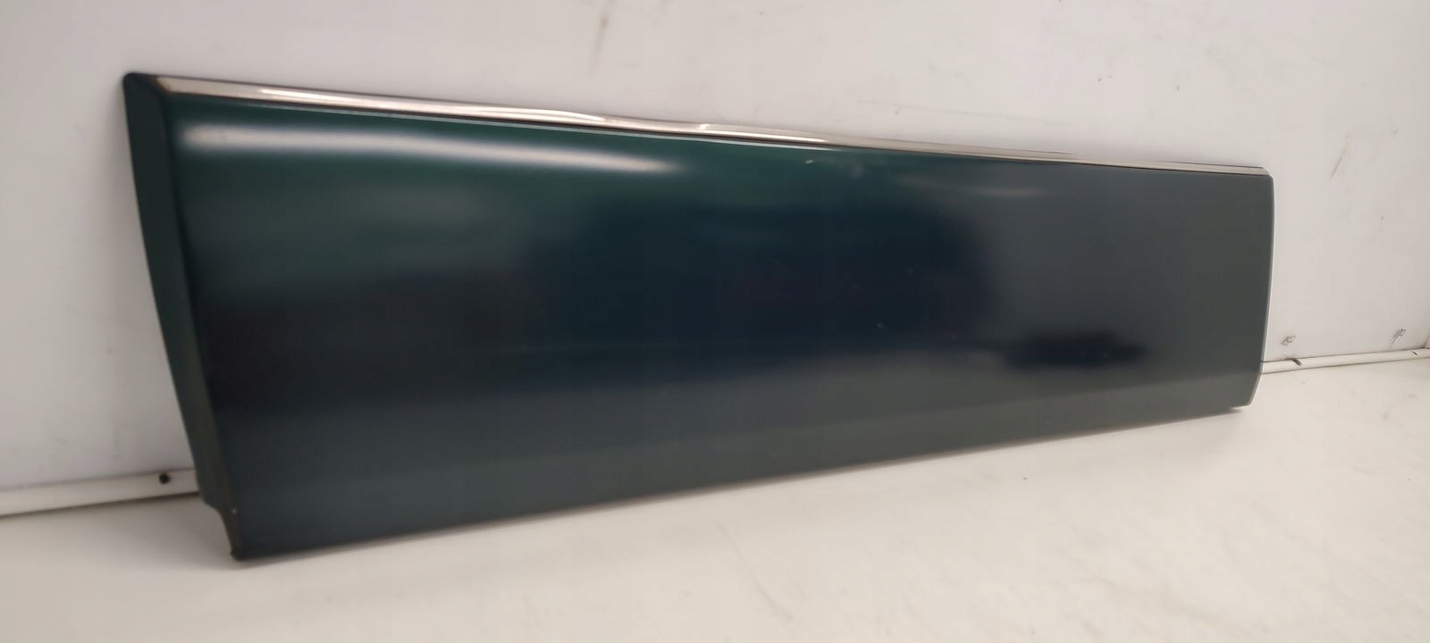 moulding door left front Mercedes W124 2,2 269