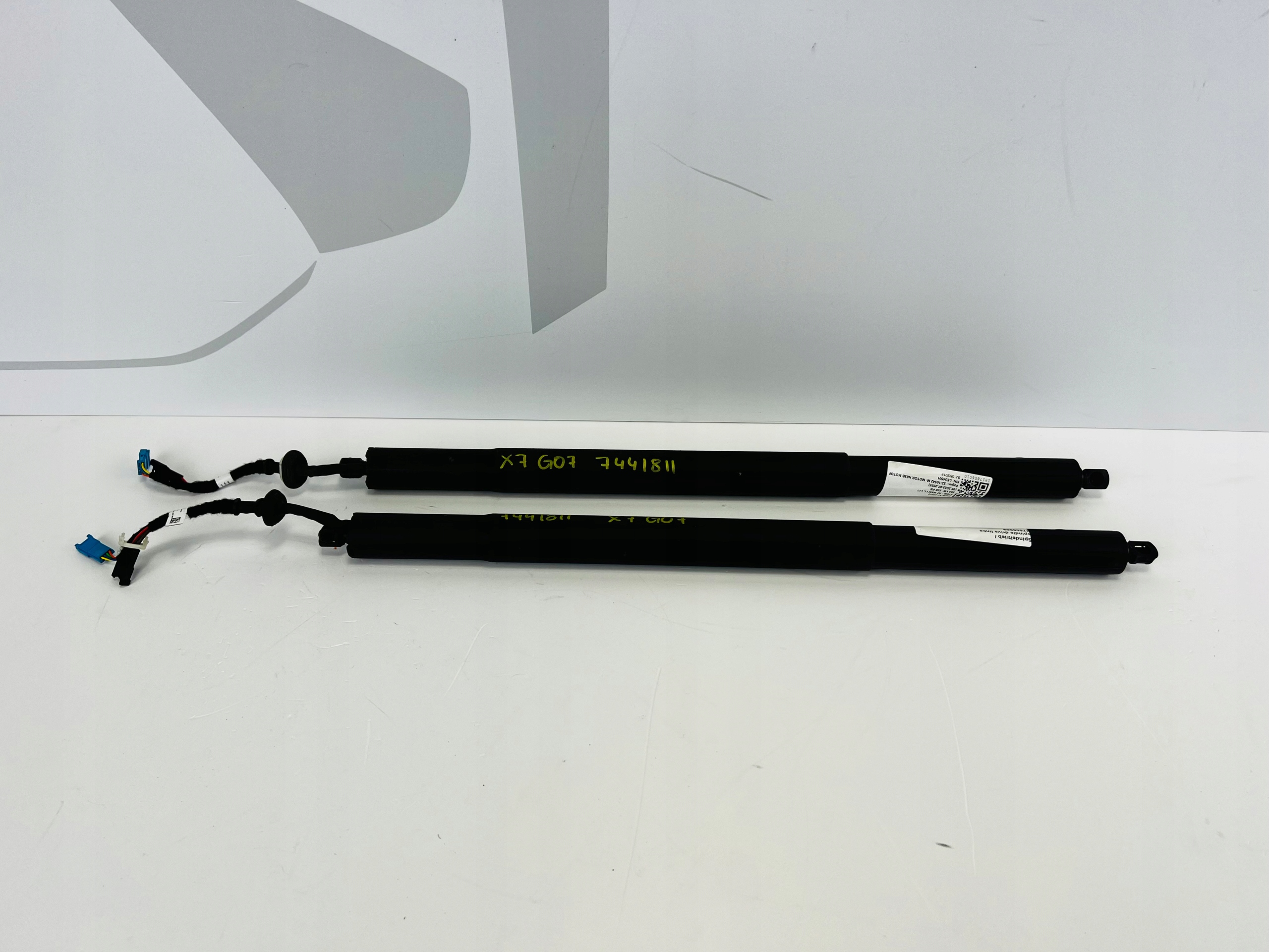 SILOWNIKI TELESKOPY bonnet BMW X7 G07 7441811