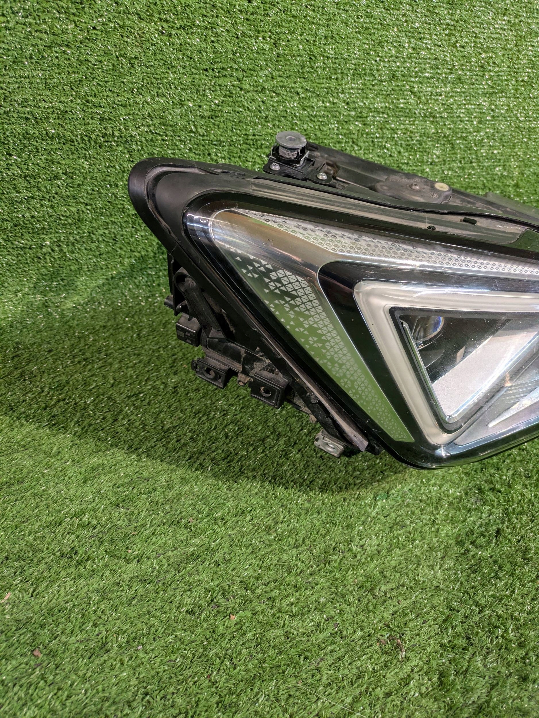 REFLEKTOR right front SEAT TARRACO FULL LED NR.912