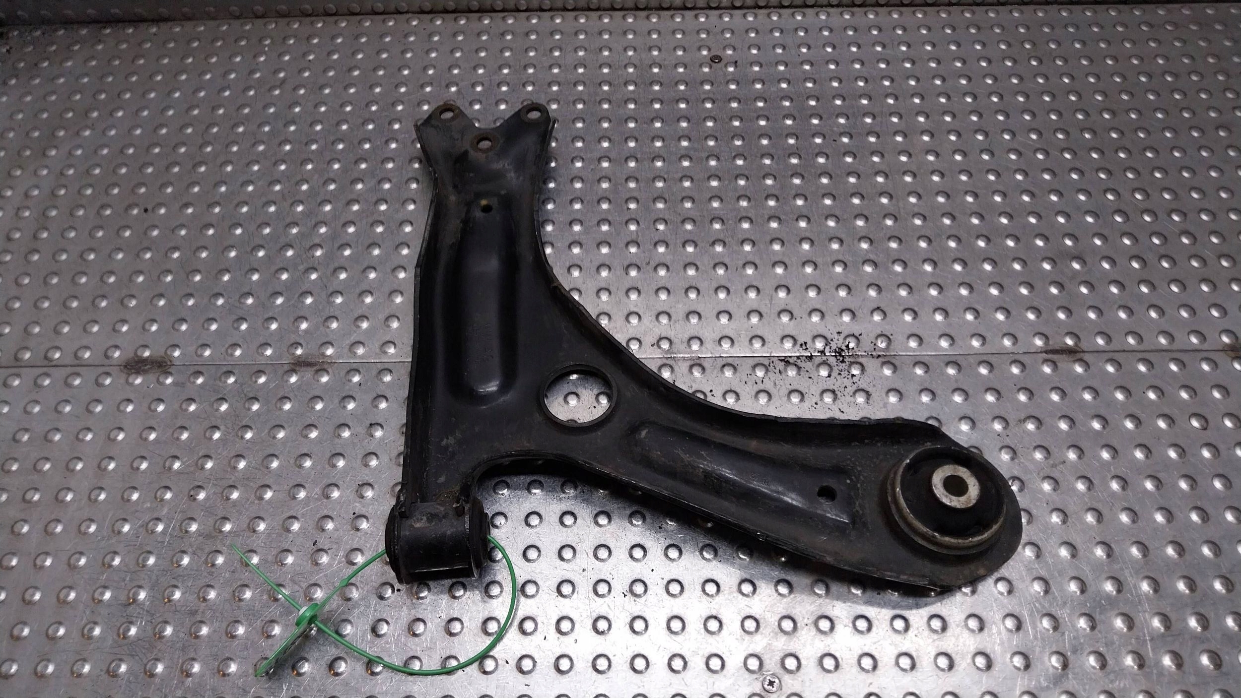 arm left front 1S0407151 SKODA CITIGO VW UP UP! SEAT MII