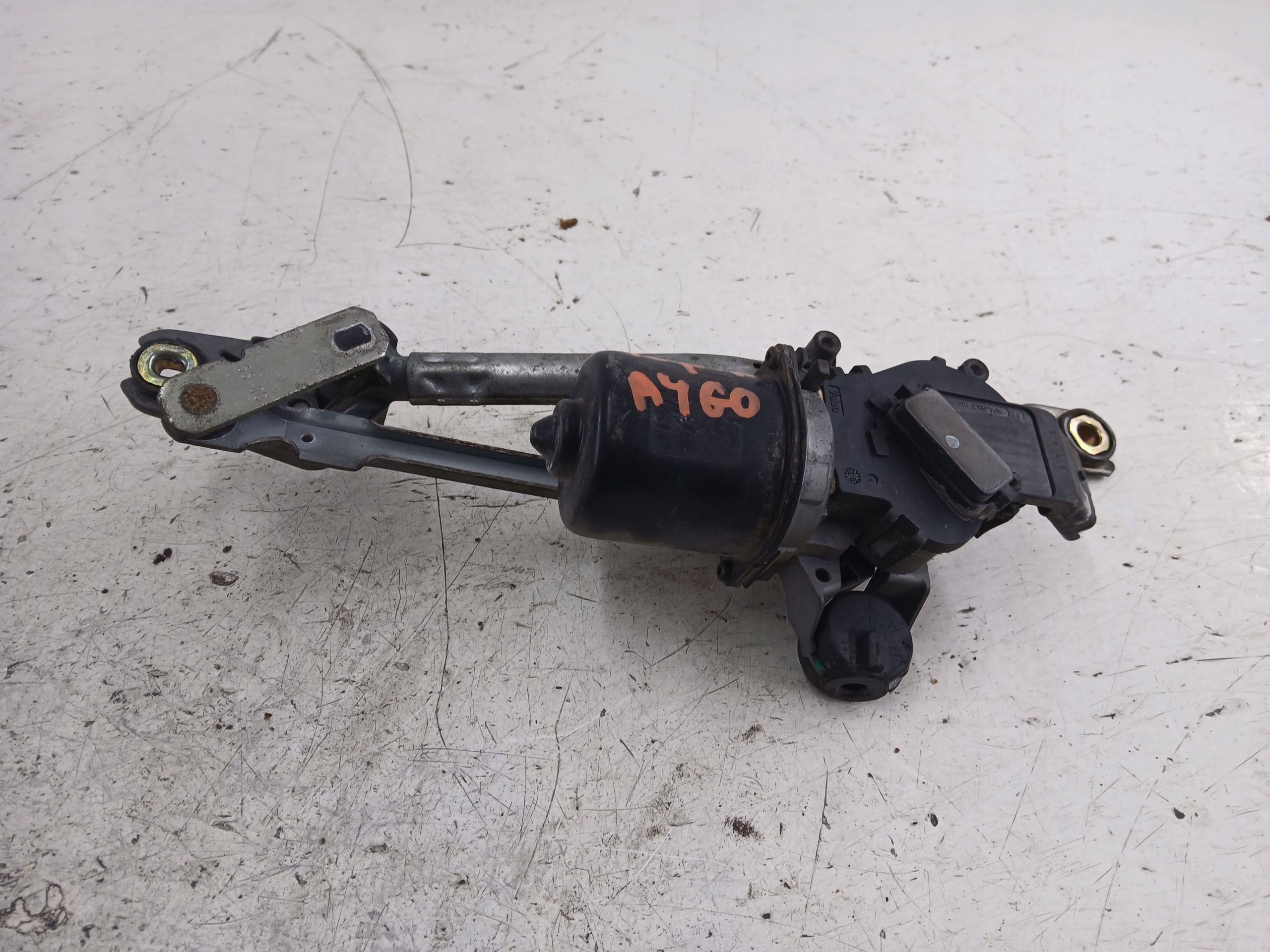 TOYOTA AYGO wiper mechanism front