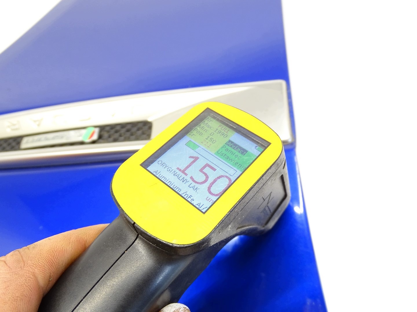 blatník pravý předek přední JAUGAR XE X760 CAESIUM BLUE