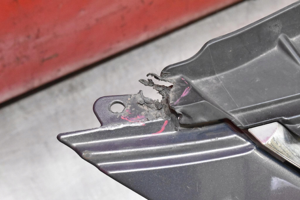 pare choc avant avant gris MAZDA 5 1 et CR 05-08