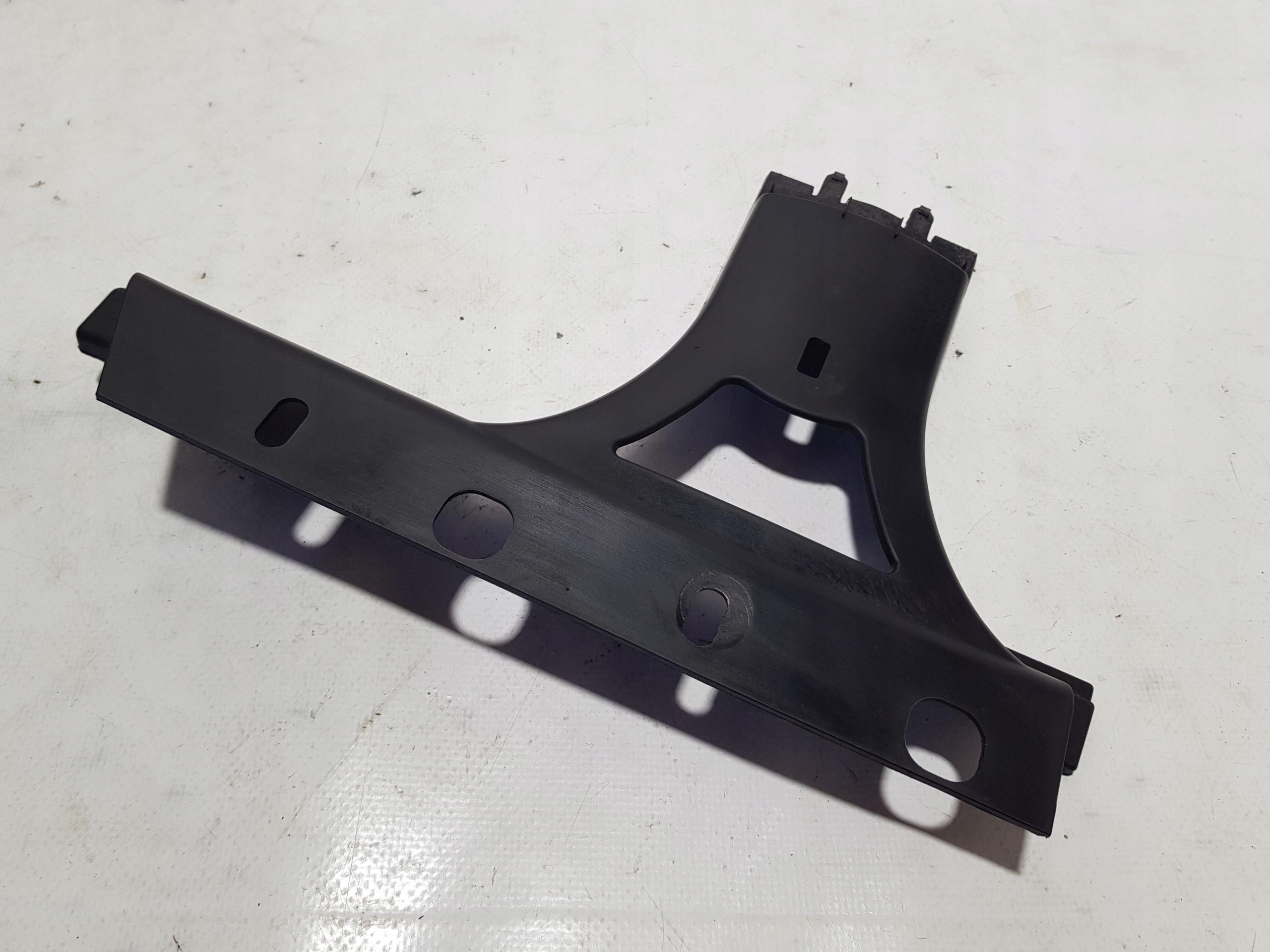 MERCEDES W207 bracket grille radiator 2078880190