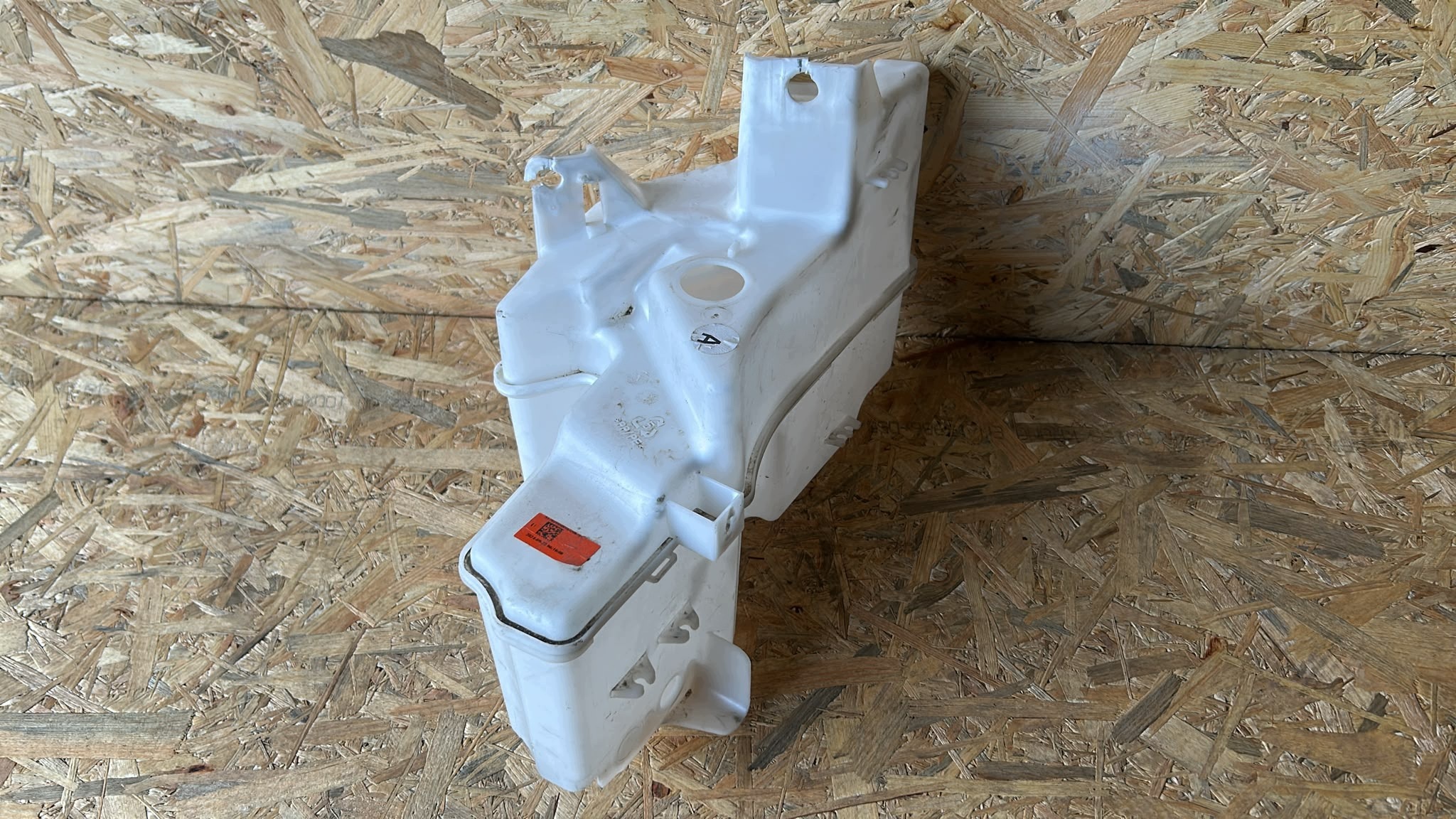 washer fluid tank TOYOTA COROLLA E21 19
